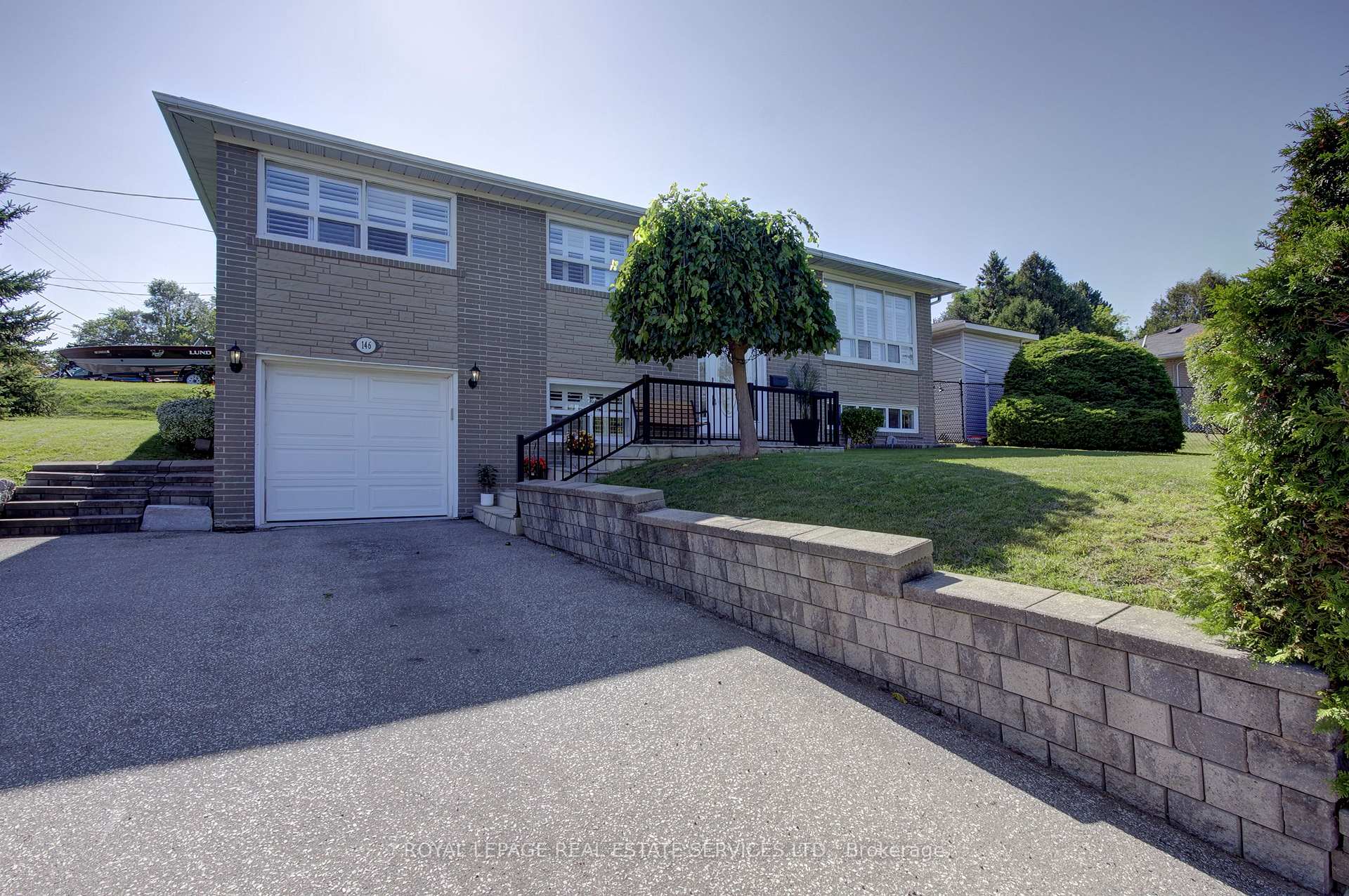 Photo 2 of 146 Vista Drive, Mississauga, Streetsville — HOMEH