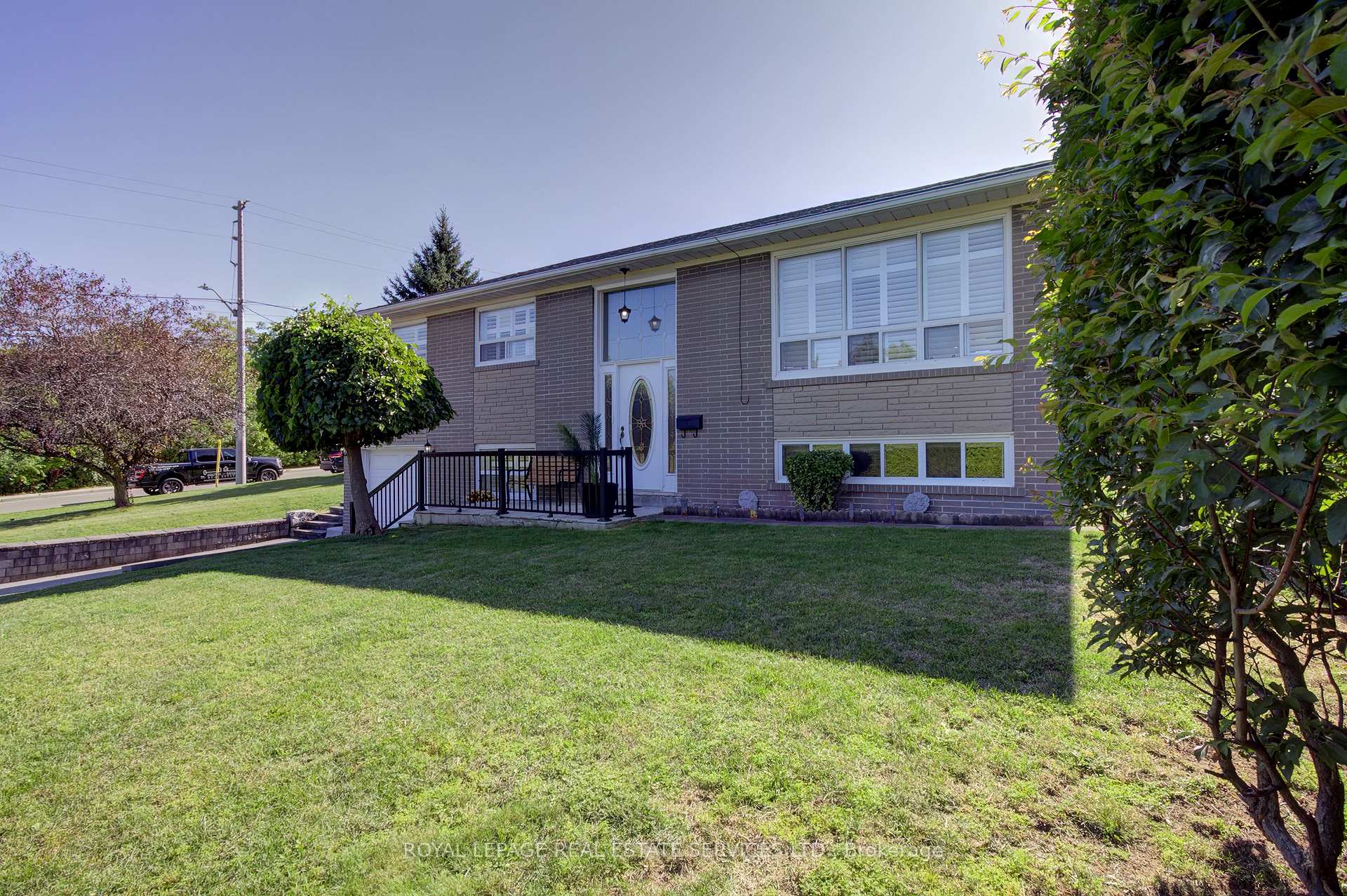 Photo 5 of 146 Vista Drive, Mississauga, Streetsville — HOMEH