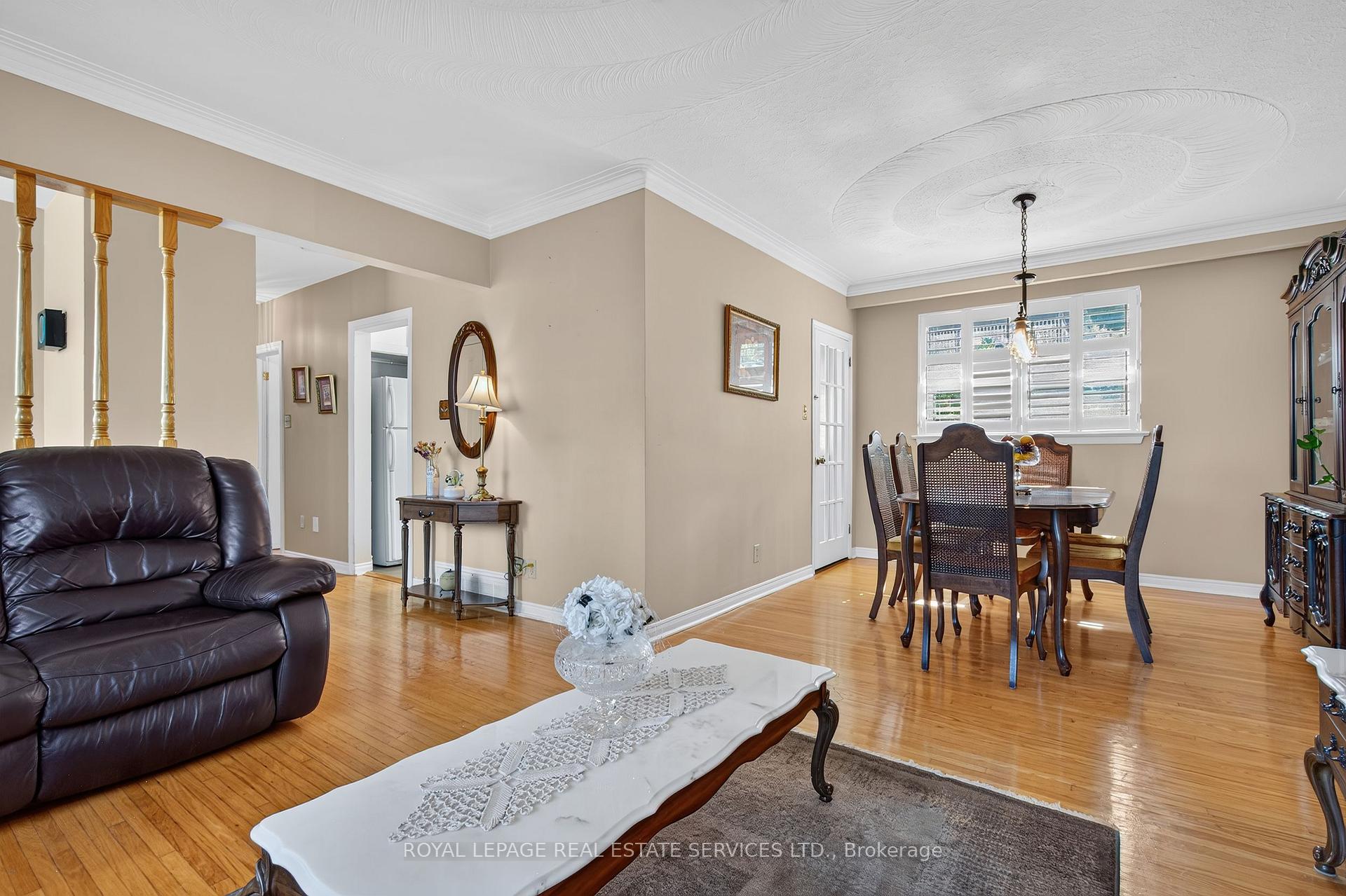 Photo 11 of 146 Vista Drive, Mississauga, Streetsville — HOMEH