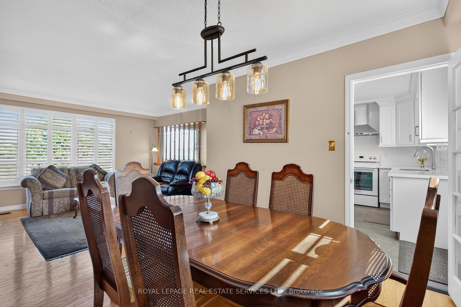 Photo 13 of 146 Vista Drive, Mississauga, Streetsville — HOMEH