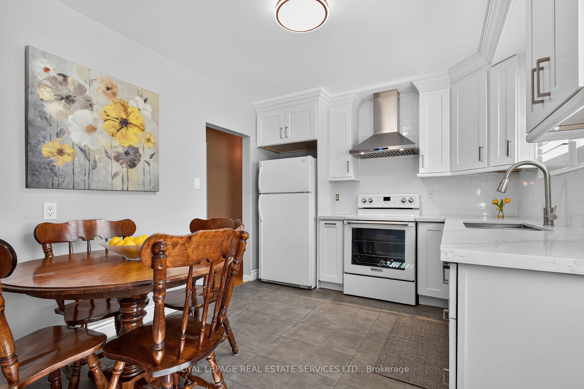 Photo 14 of 146 Vista Drive, Mississauga, Streetsville — HOMEH