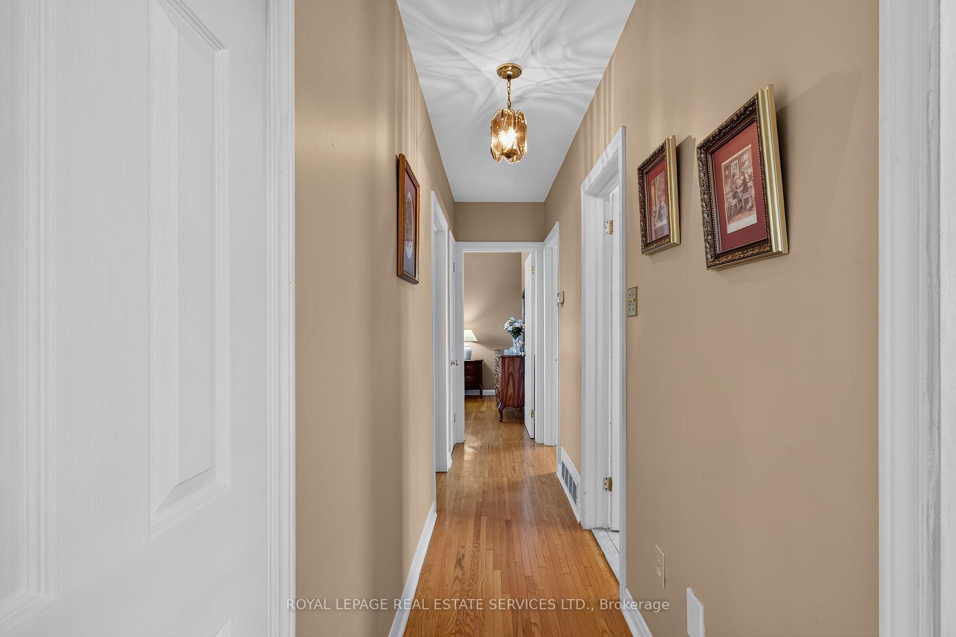 Photo 18 of 146 Vista Drive, Mississauga, Streetsville — HOMEH