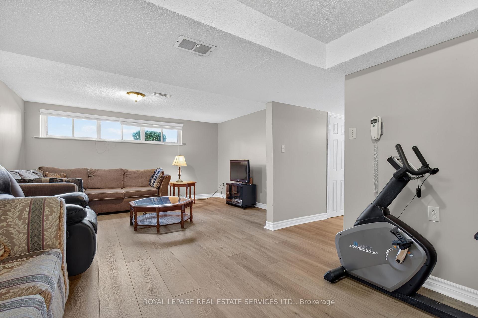 Photo 26 of 146 Vista Drive, Mississauga, Streetsville — HOMEH