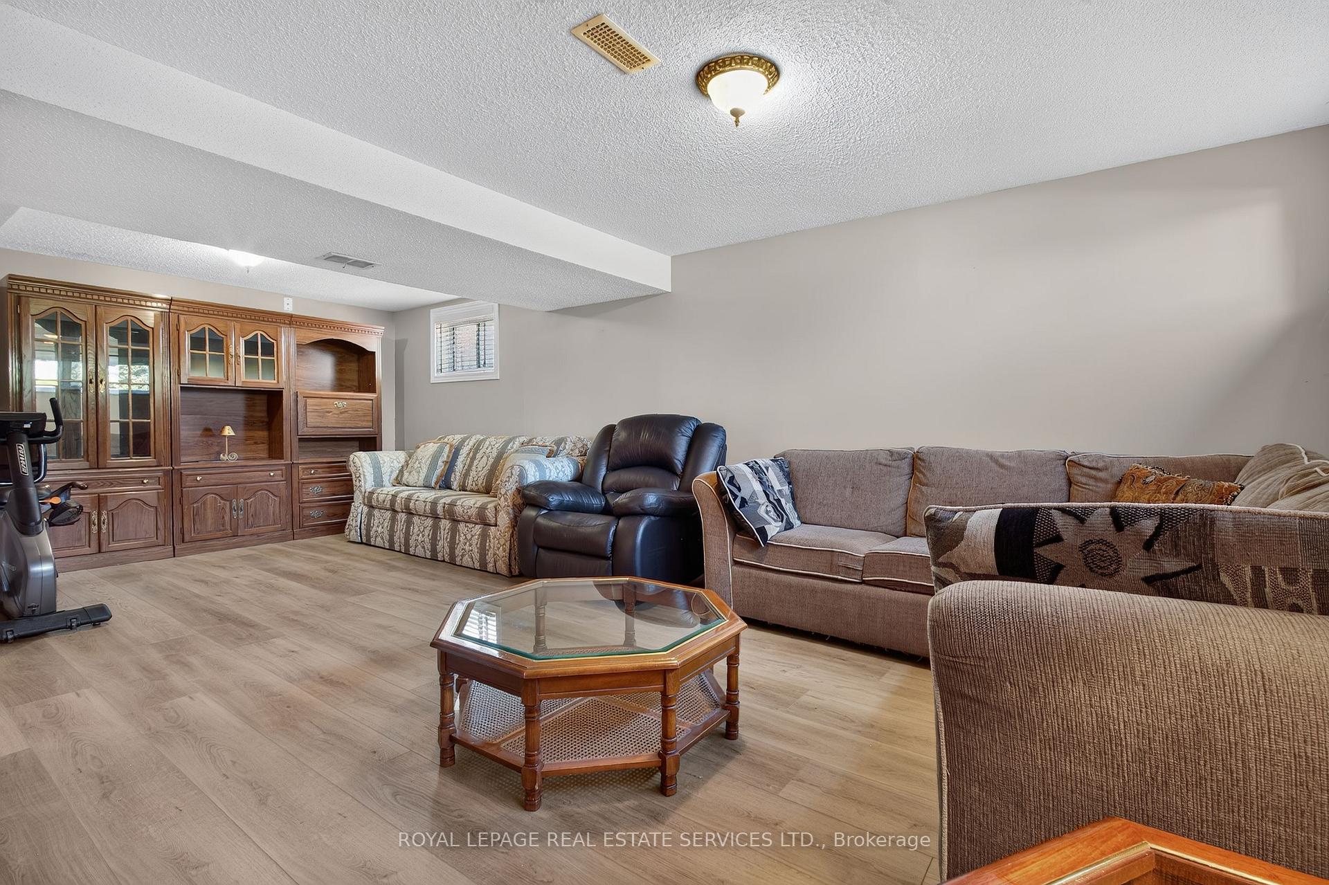Photo 28 of 146 Vista Drive, Mississauga, Streetsville — HOMEH