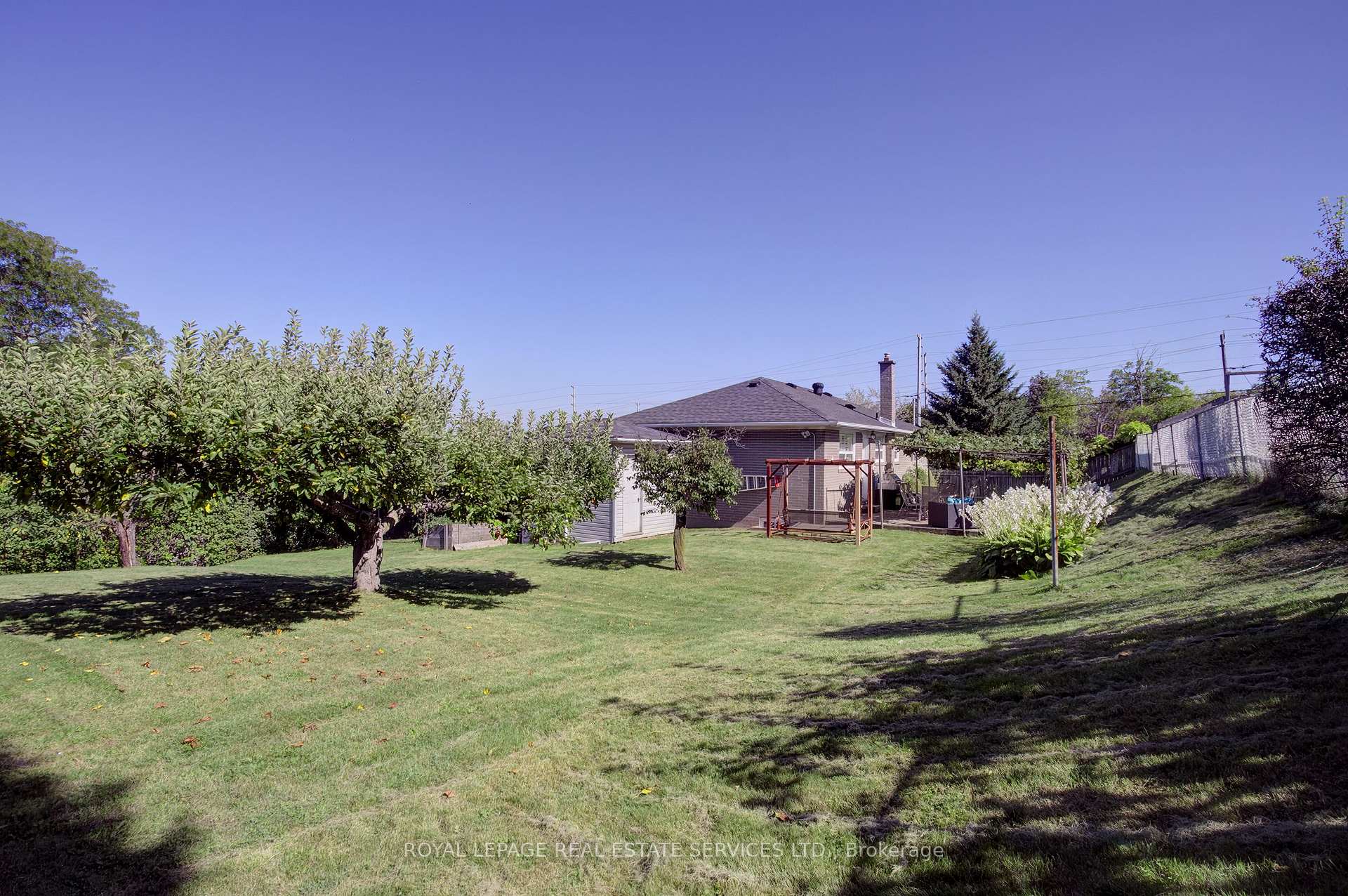 Photo 35 of 146 Vista Drive, Mississauga, Streetsville — HOMEH