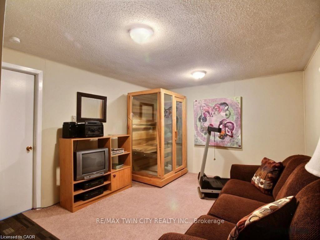 Photo 10 of Unit 15, 475 Sandringham Crescent, London, South R — HOMEH