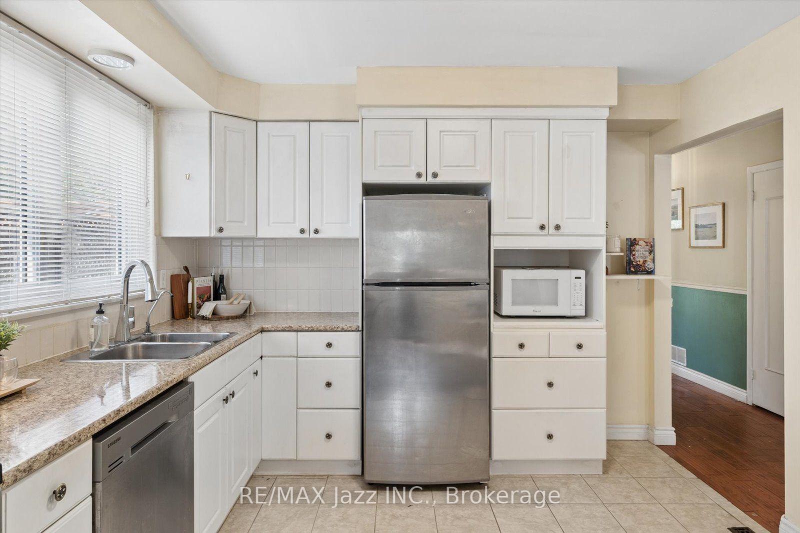 Photo 16 of 241 Viewmount Street, Oshawa, Donevan — HOMEH