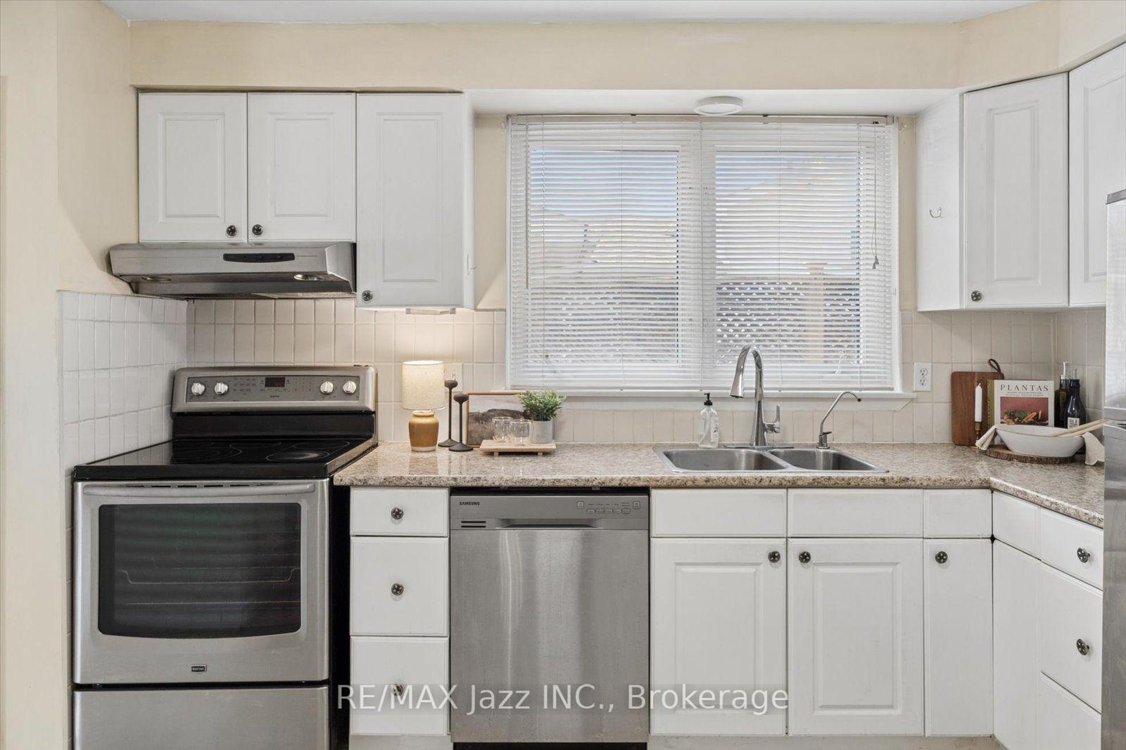 Photo 17 of 241 Viewmount Street, Oshawa, Donevan — HOMEH