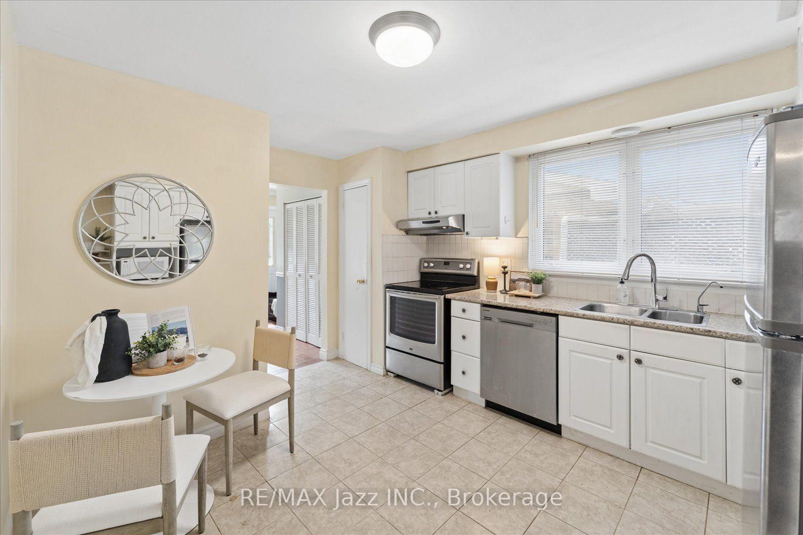 Photo 18 of 241 Viewmount Street, Oshawa, Donevan — HOMEH