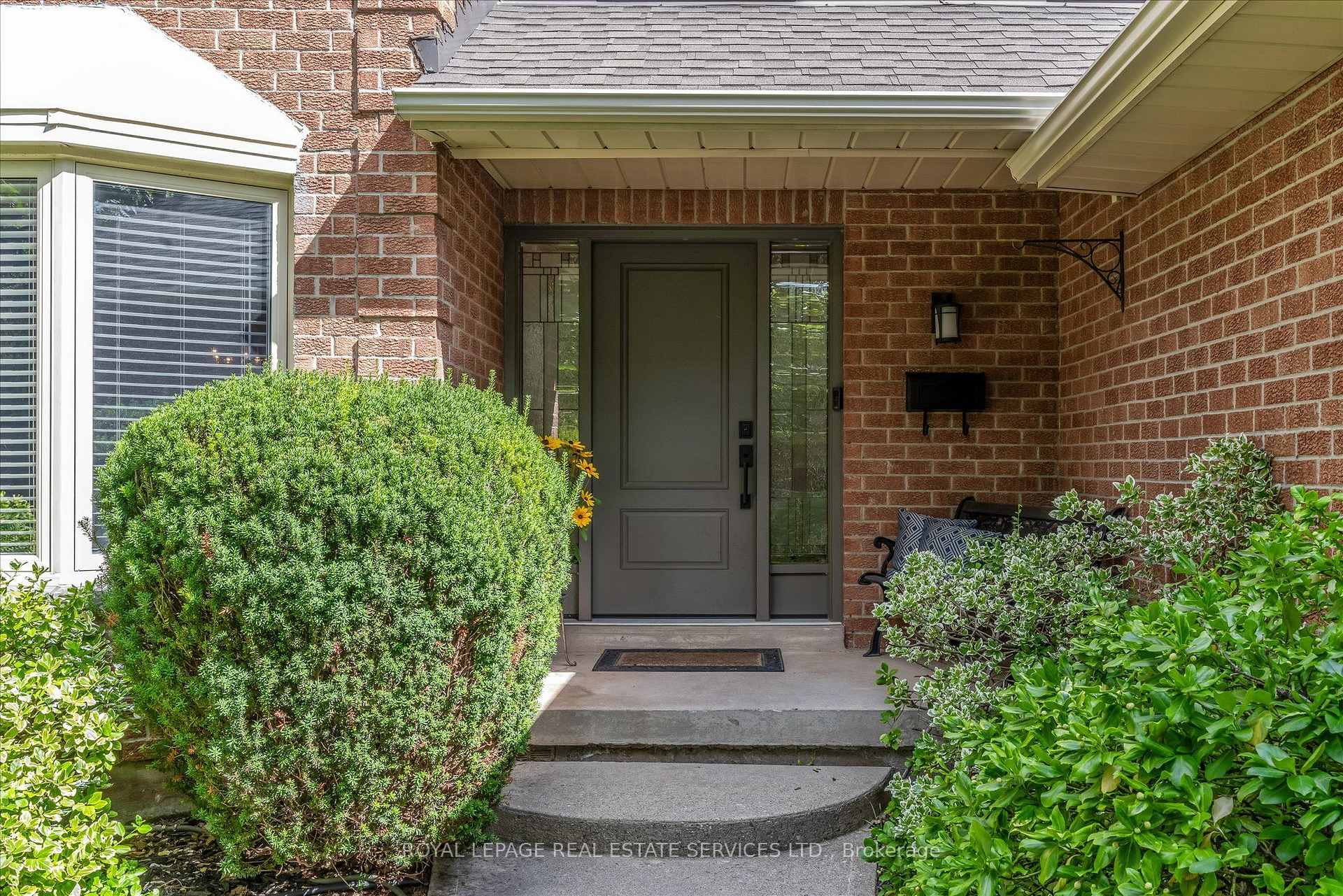 Photo 2 of 1075 Mayfair Road, Oakville, Glen Abbey — HOMEH