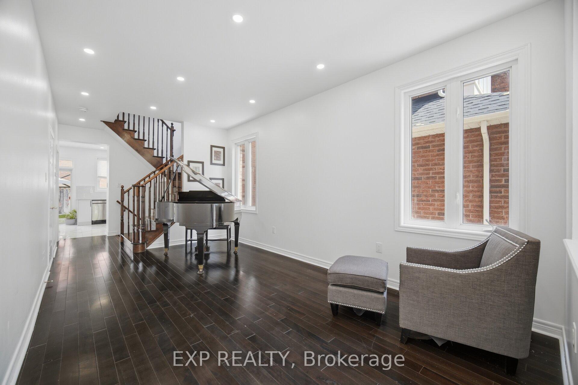 Photo 4 of 363 Holmes Crescent, Milton, Scott — HOMEH