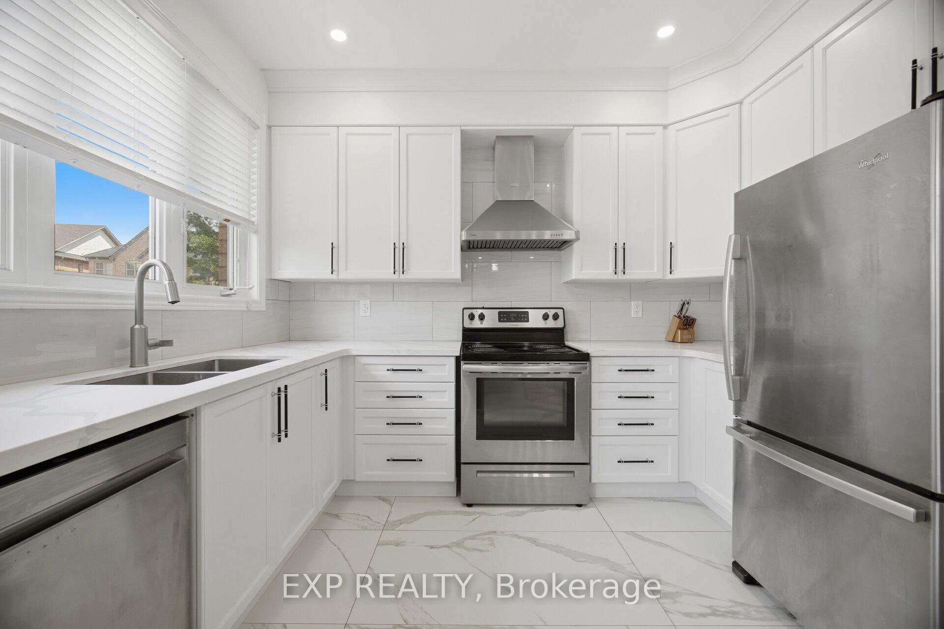 Photo 5 of 363 Holmes Crescent, Milton, Scott — HOMEH