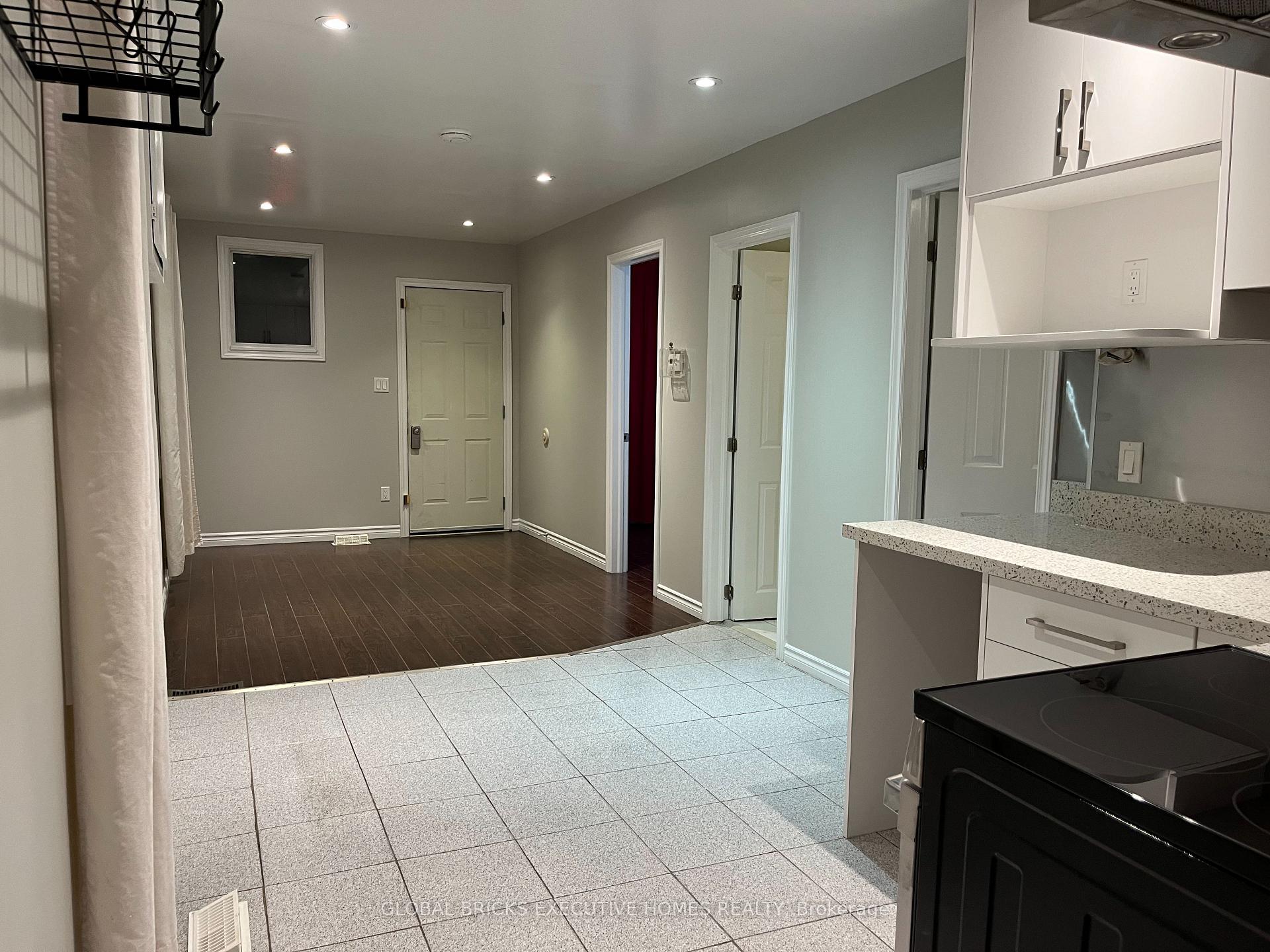 Photo 2 of 367 Kipling Avenue, Etobicoke, New Toronto — HOMEH