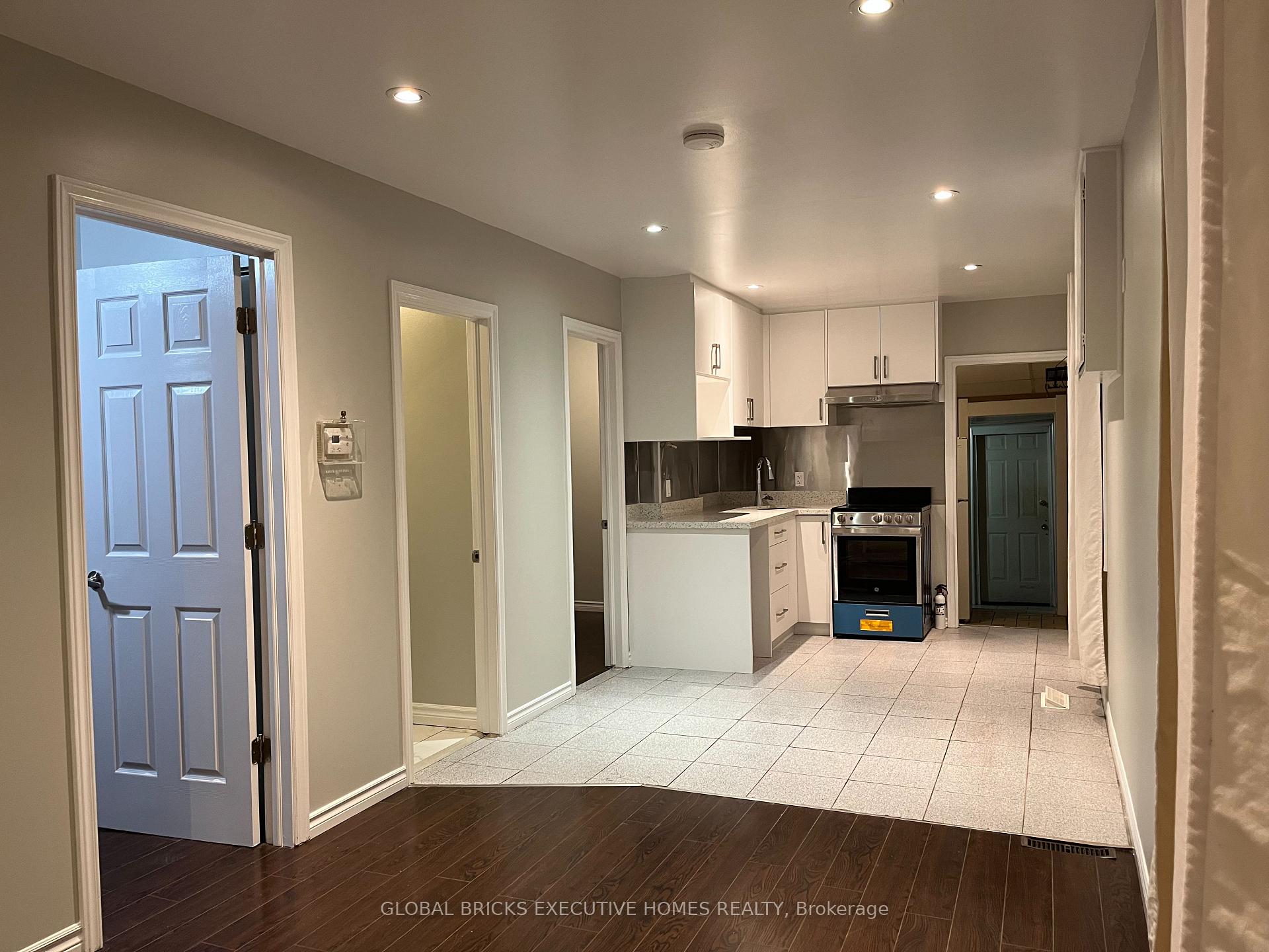 Photo 3 of 367 Kipling Avenue, Etobicoke, New Toronto — HOMEH