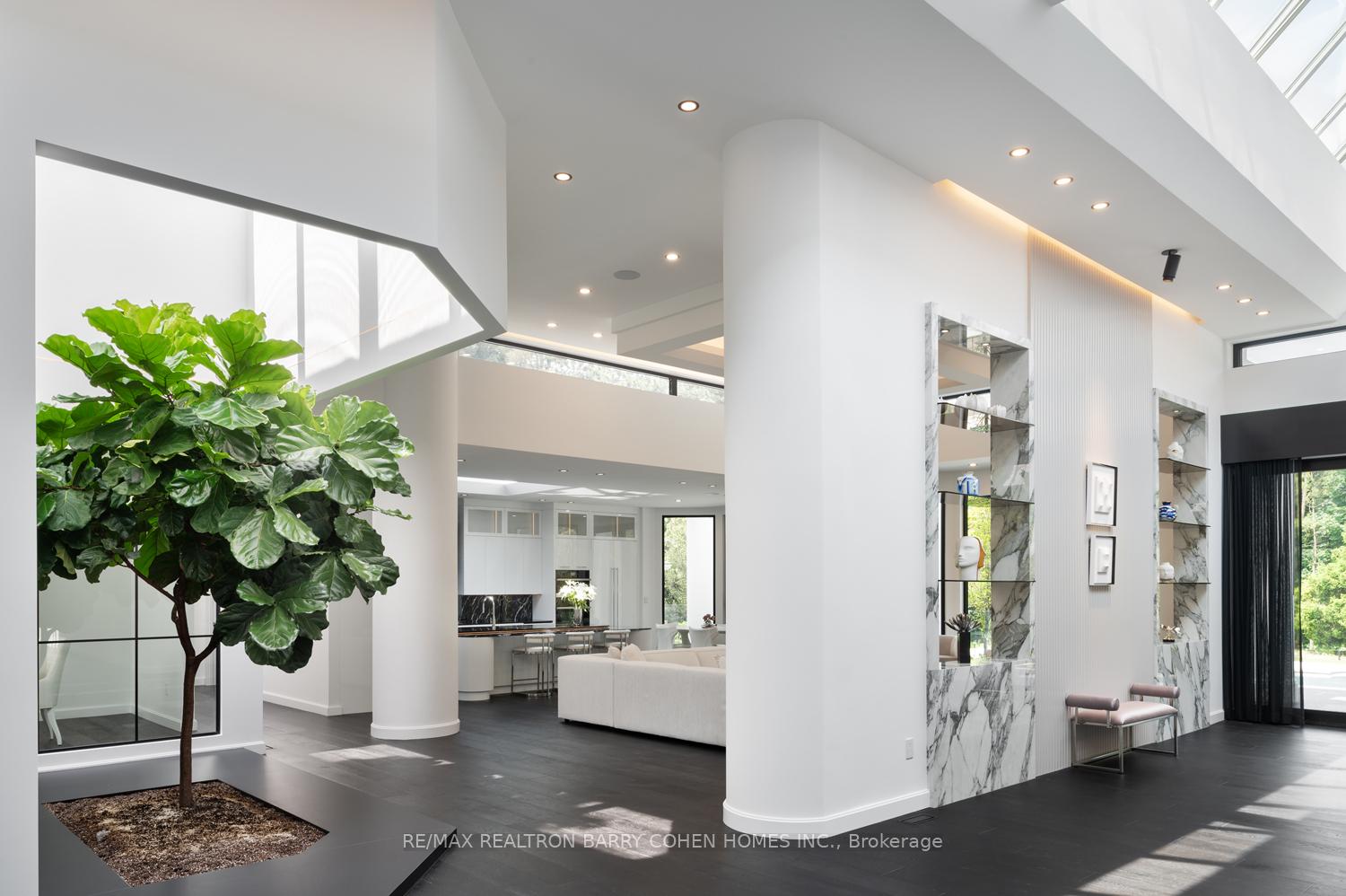 Photo 6 of 45 Park Lane Circle, North York, Bridle Path-Sunnybrook-York Mills — HOMEH
