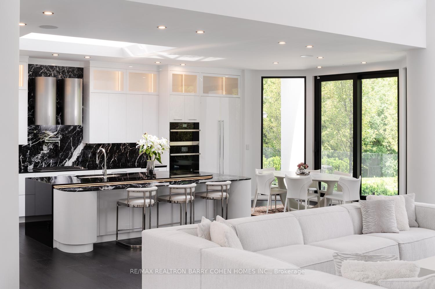 Photo 7 of 45 Park Lane Circle, North York, Bridle Path-Sunnybrook-York Mills — HOMEH