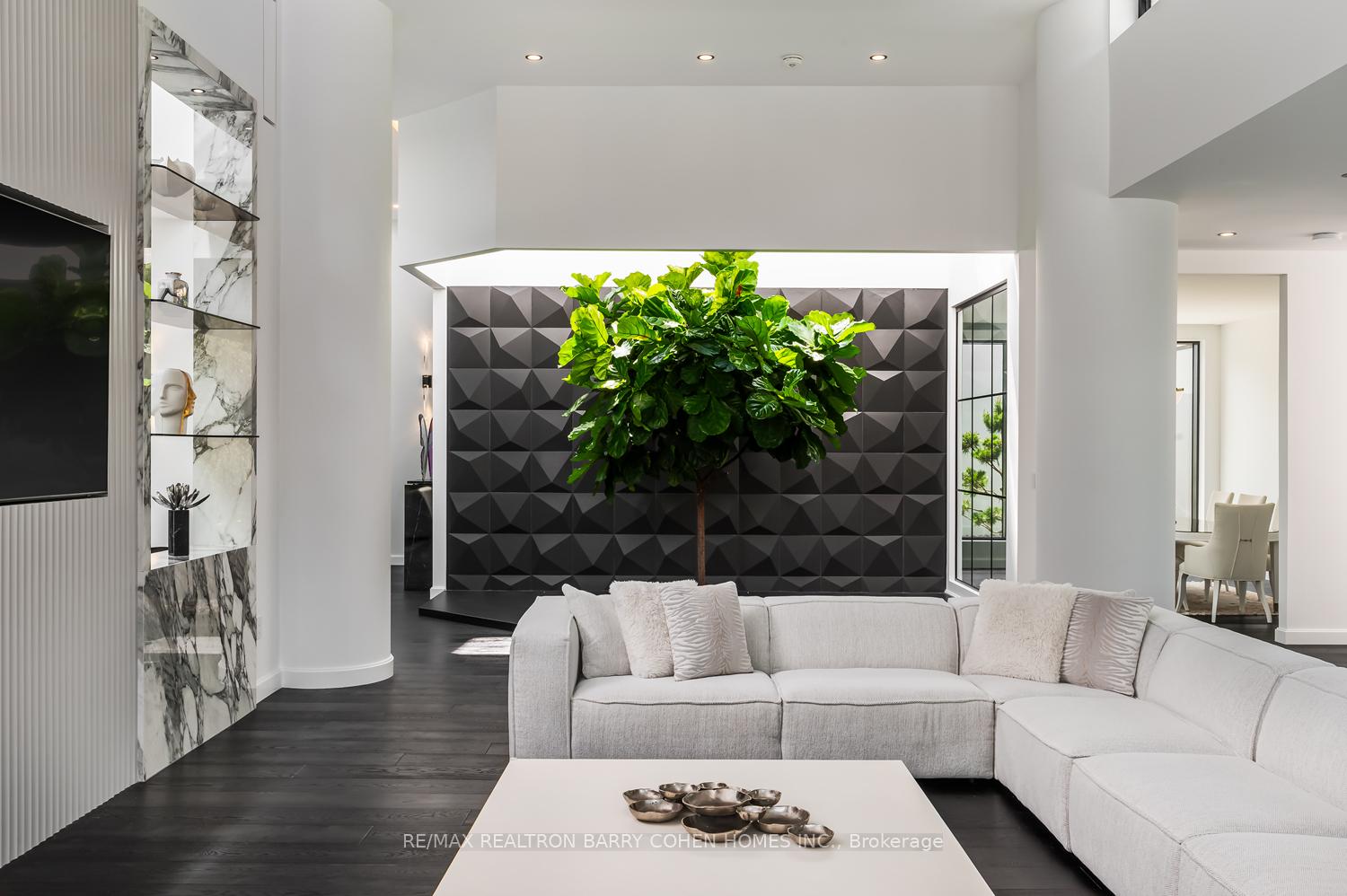 Photo 11 of 45 Park Lane Circle, North York, Bridle Path-Sunnybrook-York Mills — HOMEH