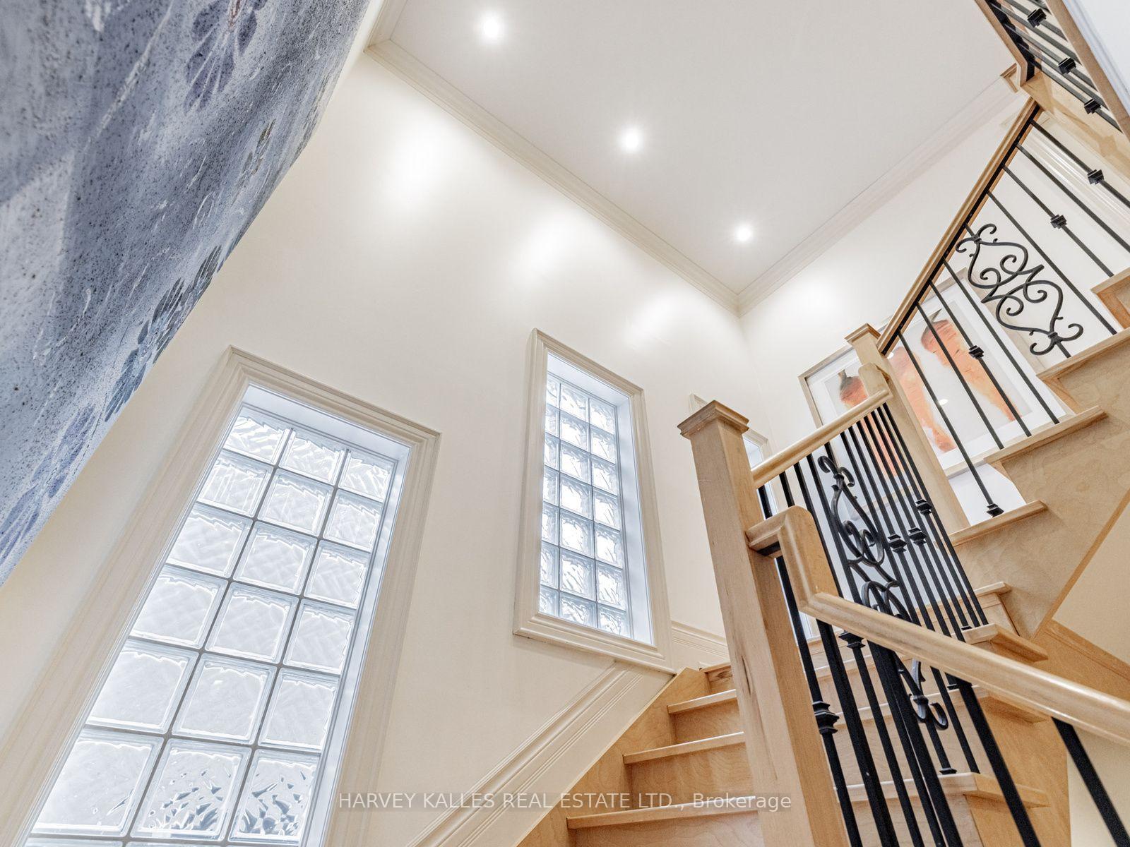 Photo 51 of 55 Viewmount Avenue, Toronto, Englemount-Lawrence — HOMEH