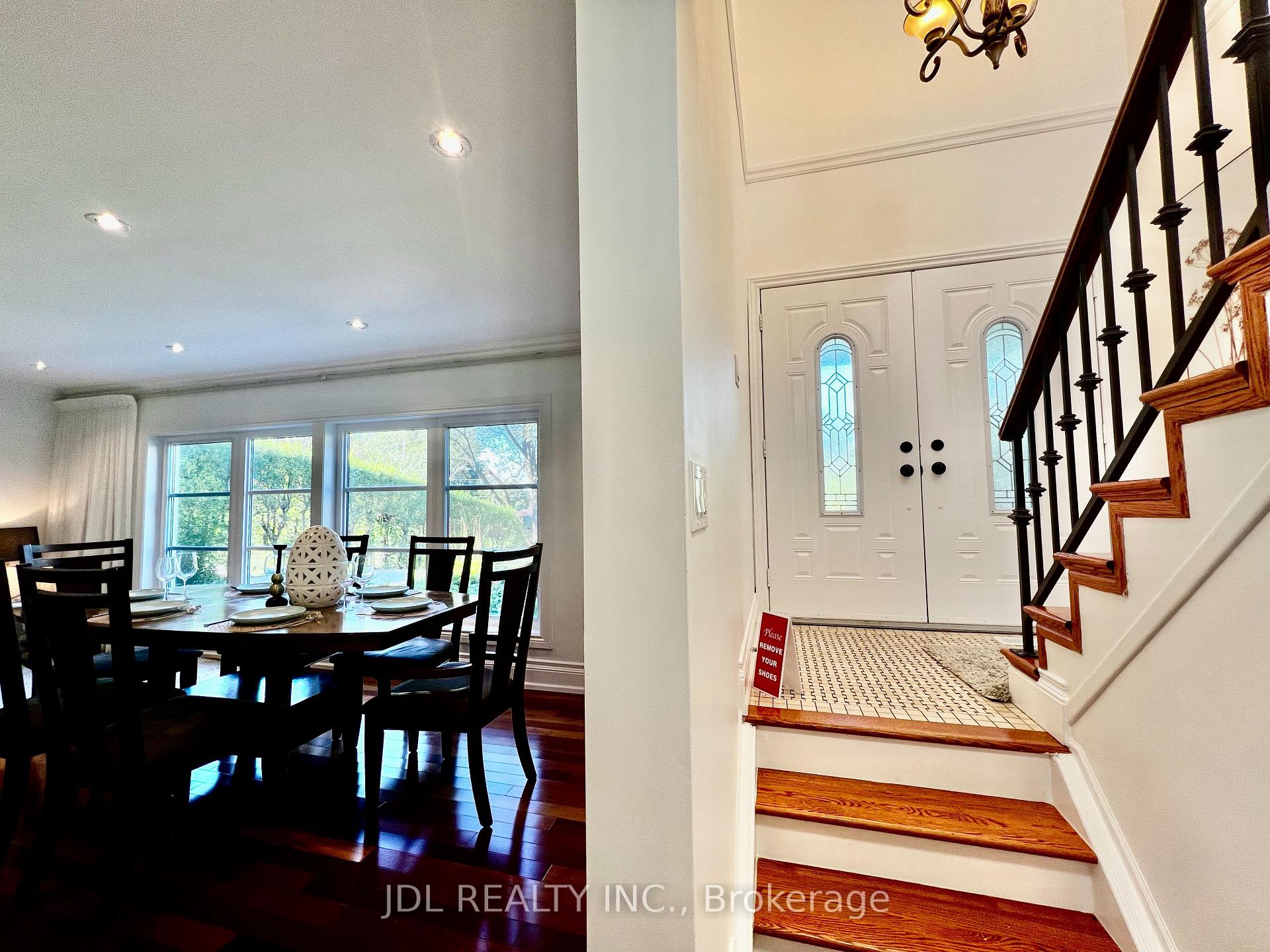 Photo 2 of 21 Rialto Drive, North York, Parkwoods-Donalda — HOMEH