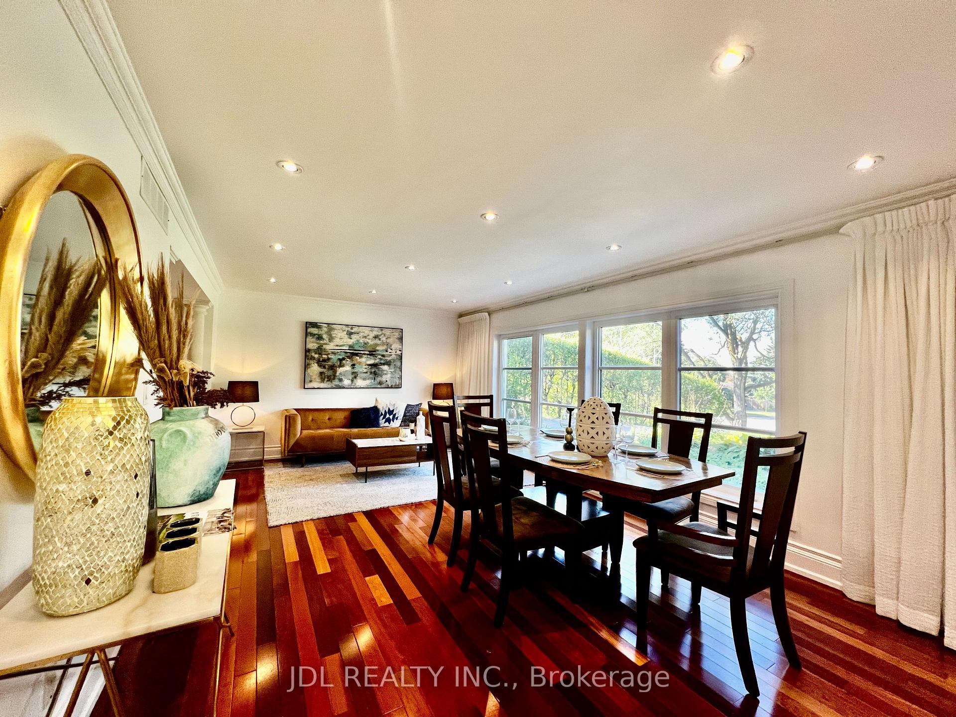 Photo 4 of 21 Rialto Drive, North York, Parkwoods-Donalda — HOMEH