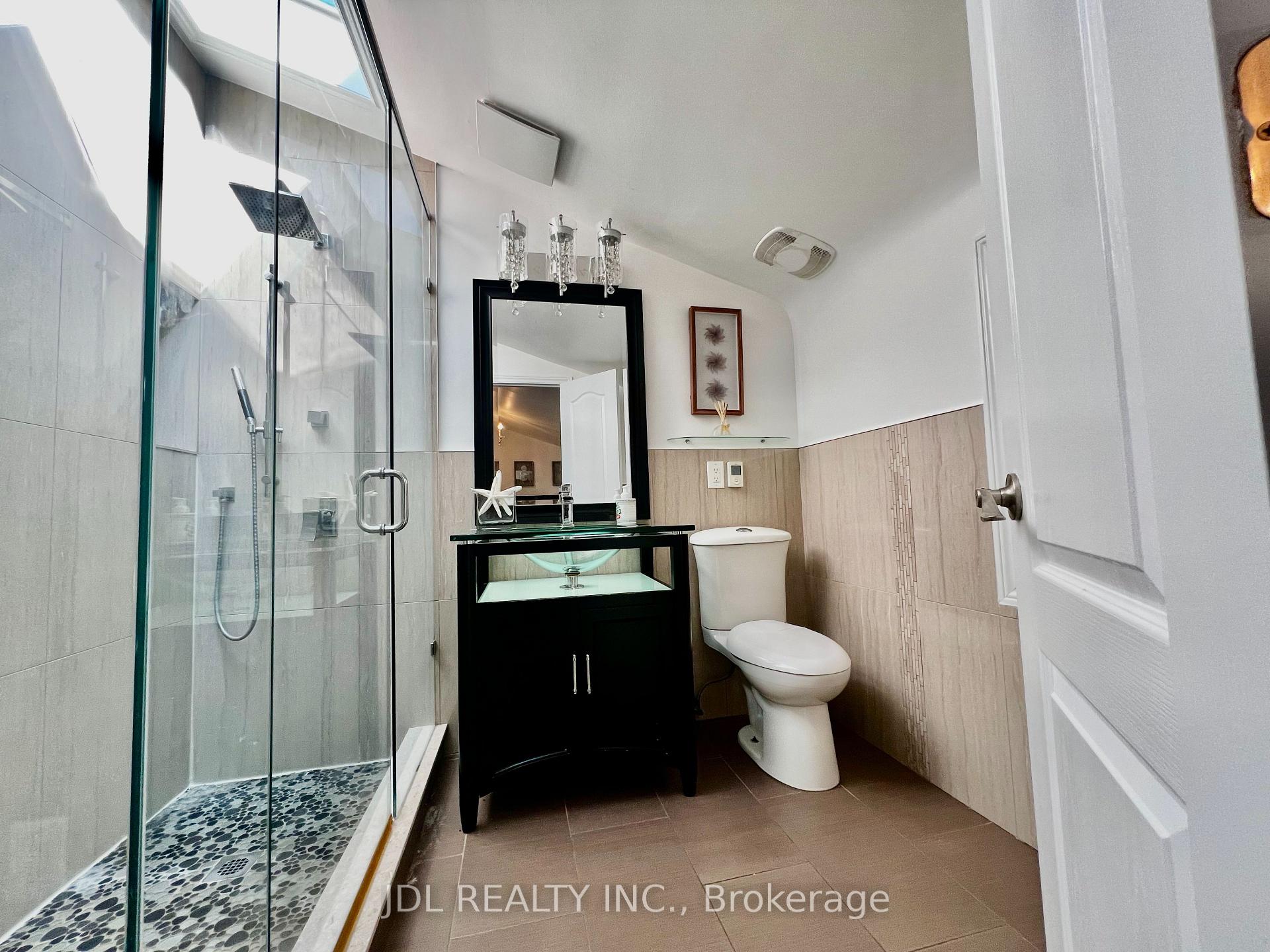 Photo 24 of 21 Rialto Drive, North York, Parkwoods-Donalda — HOMEH