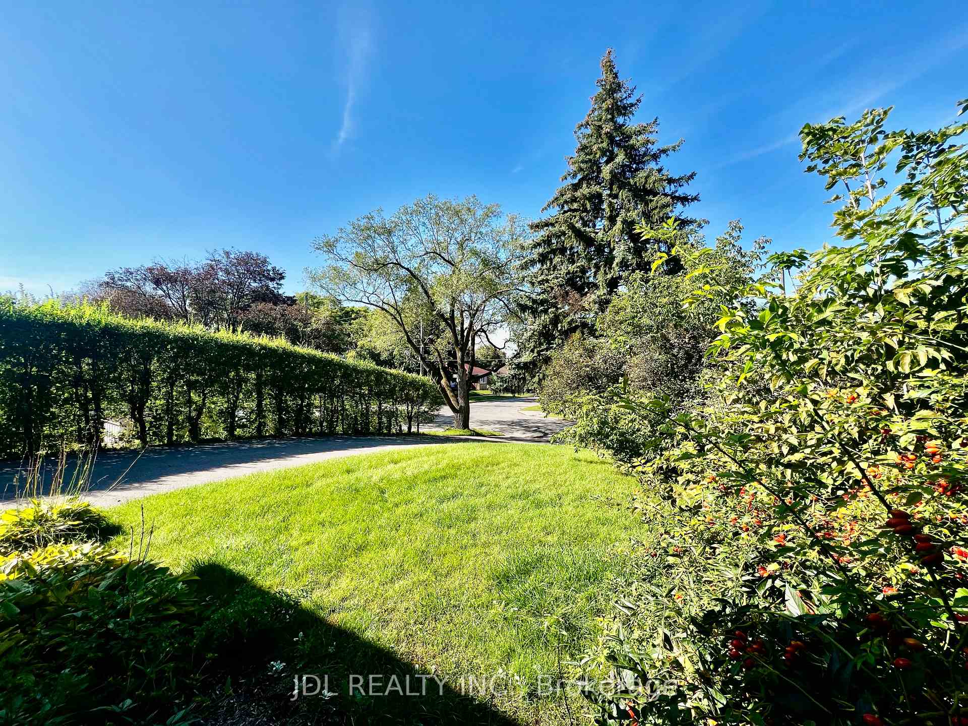 Photo 32 of 21 Rialto Drive, North York, Parkwoods-Donalda — HOMEH