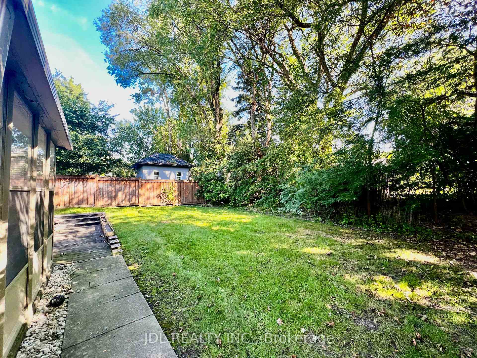 Photo 33 of 21 Rialto Drive, North York, Parkwoods-Donalda — HOMEH