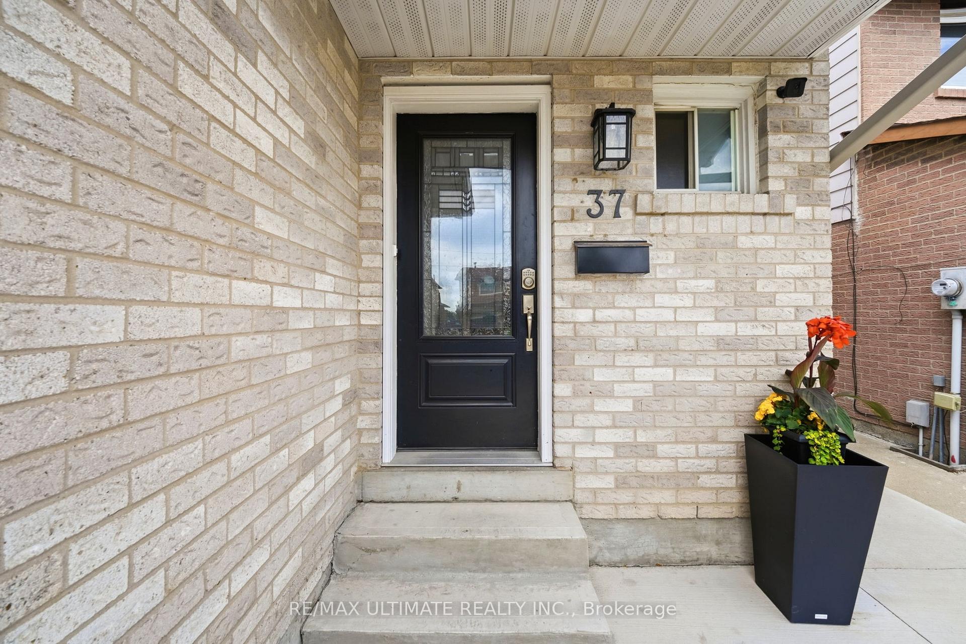 Photo 3 of 37 Cathy Jean Crescent, Etobicoke, Mount Olive-Silverstone-Jamestown — HOMEH