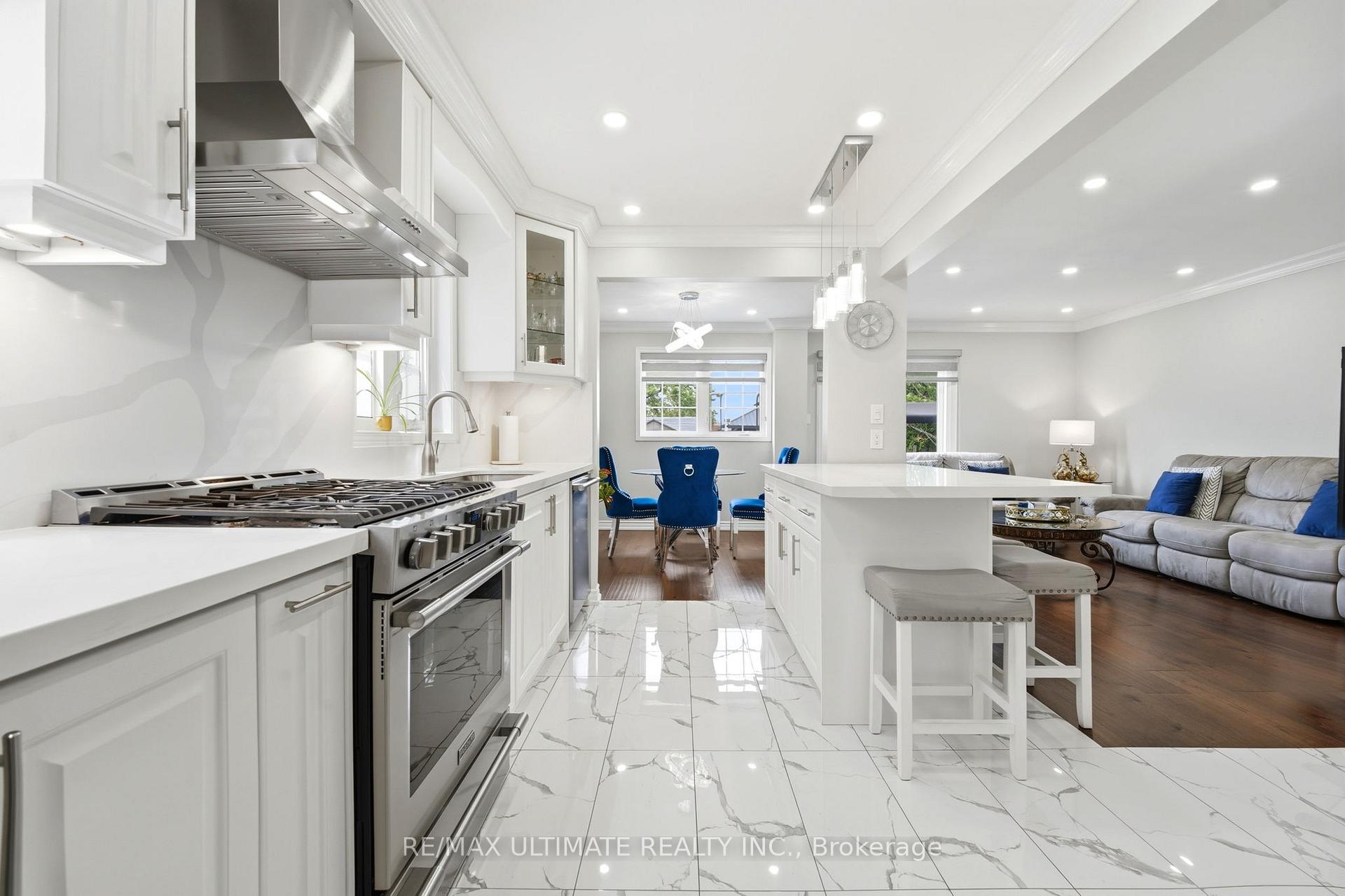 Photo 4 of 37 Cathy Jean Crescent, Etobicoke, Mount Olive-Silverstone-Jamestown — HOMEH