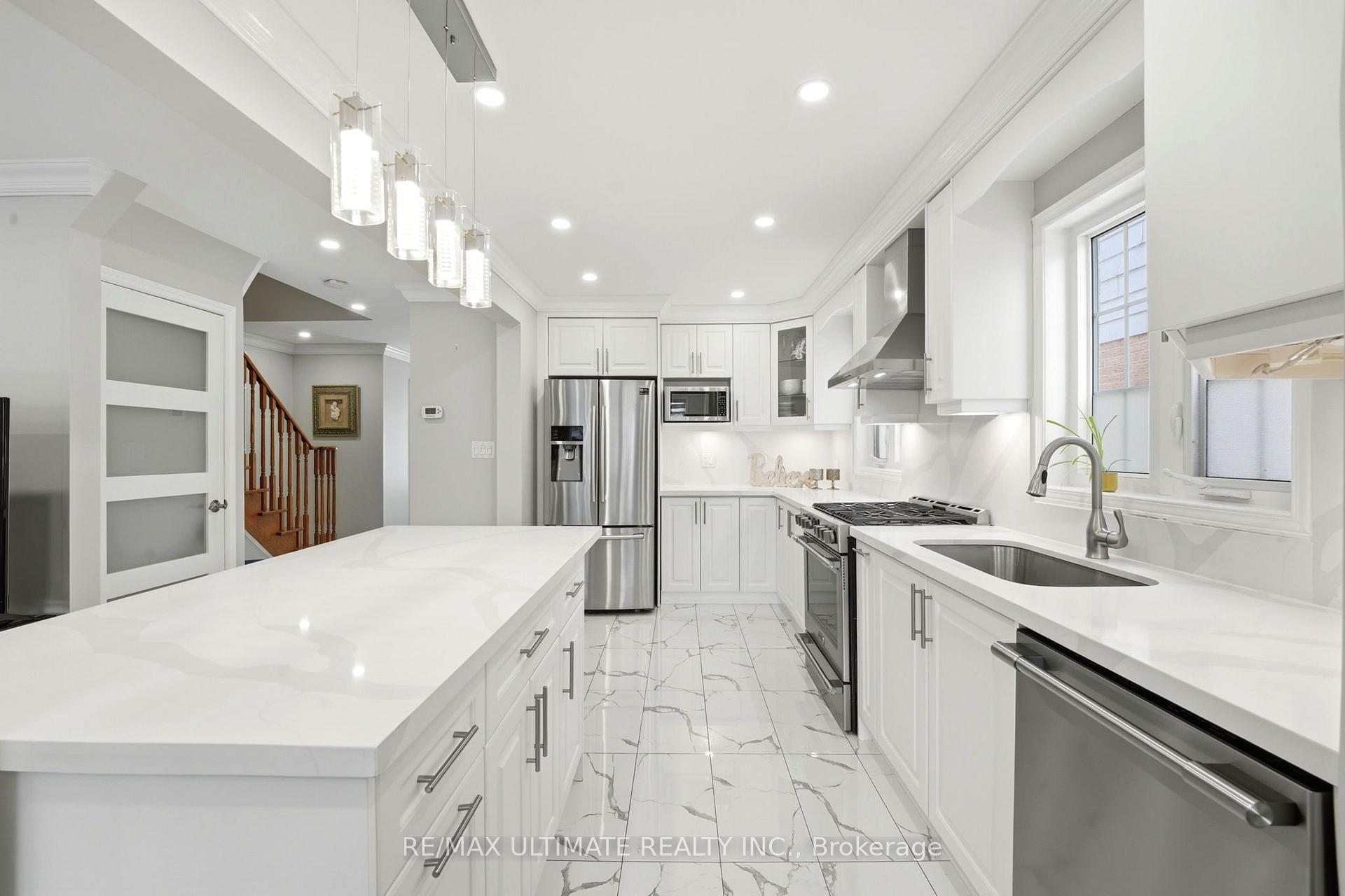 Photo 6 of 37 Cathy Jean Crescent, Etobicoke, Mount Olive-Silverstone-Jamestown — HOMEH