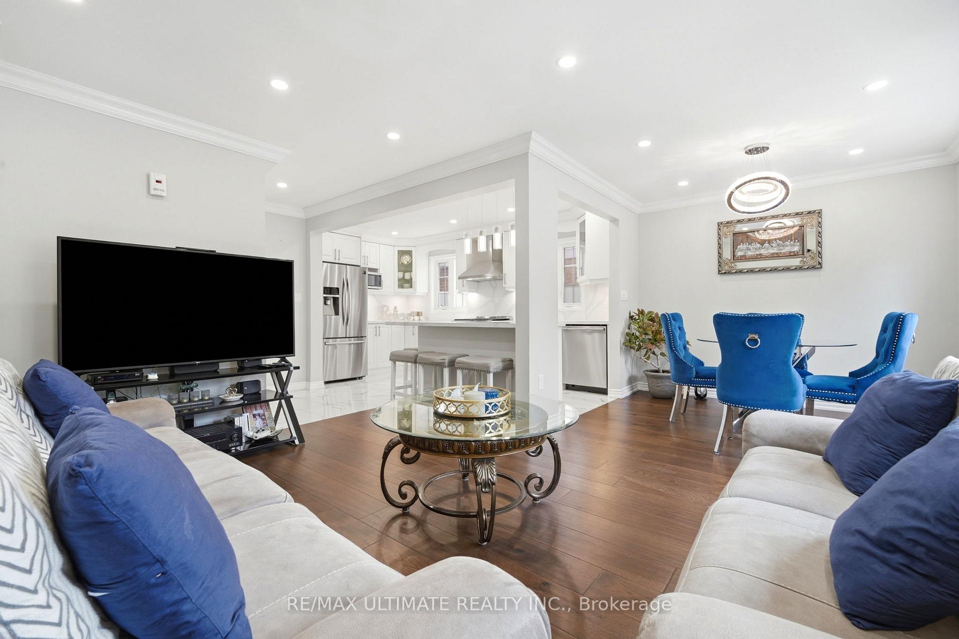 Photo 10 of 37 Cathy Jean Crescent, Etobicoke, Mount Olive-Silverstone-Jamestown — HOMEH