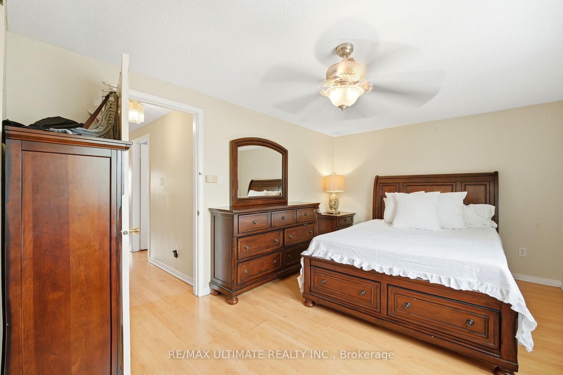 Photo 14 of 37 Cathy Jean Crescent, Etobicoke, Mount Olive-Silverstone-Jamestown — HOMEH