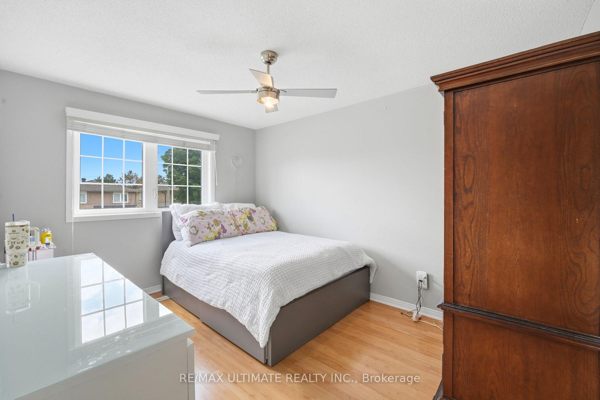 Photo 16 of 37 Cathy Jean Crescent, Etobicoke, Mount Olive-Silverstone-Jamestown — HOMEH