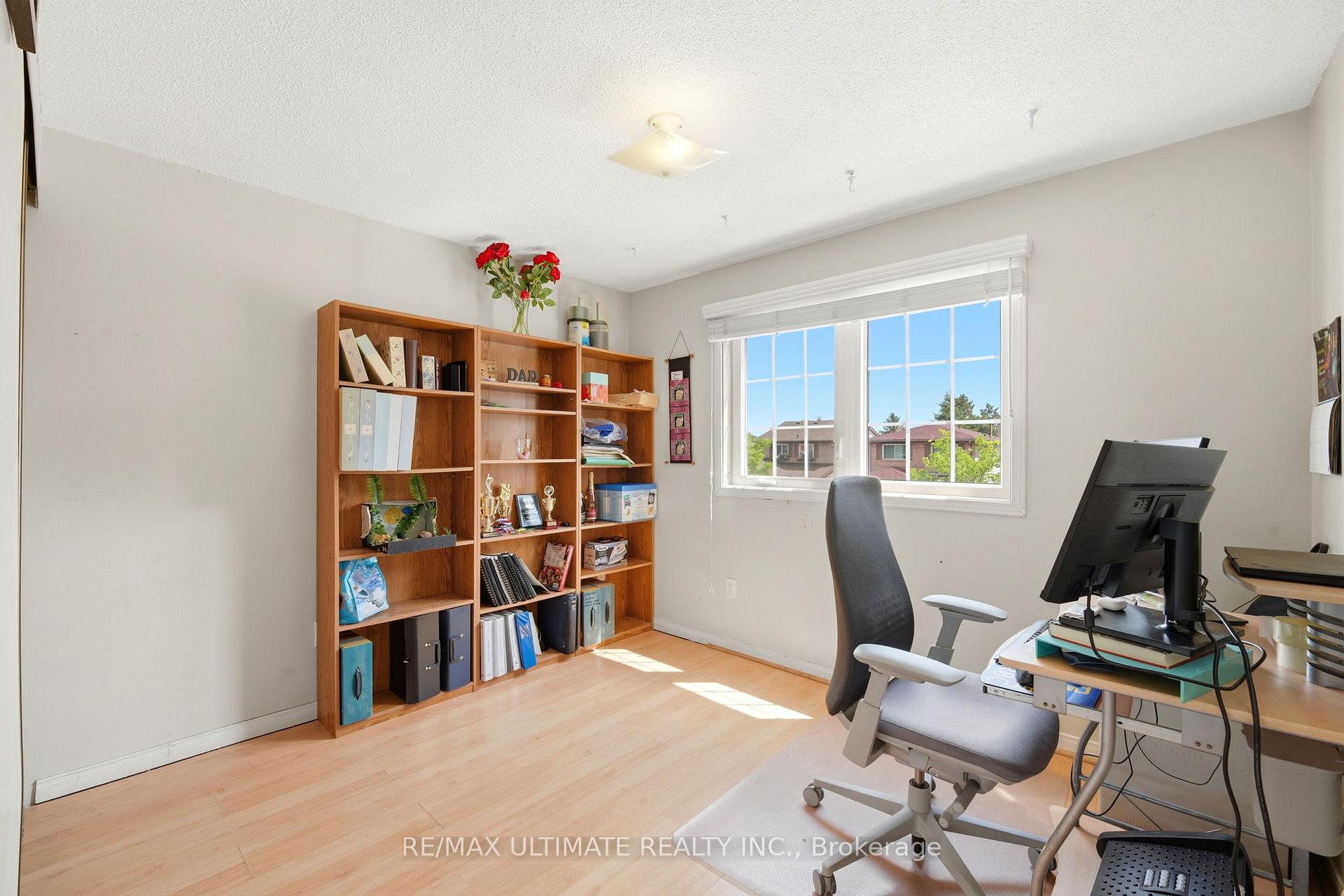 Photo 17 of 37 Cathy Jean Crescent, Etobicoke, Mount Olive-Silverstone-Jamestown — HOMEH