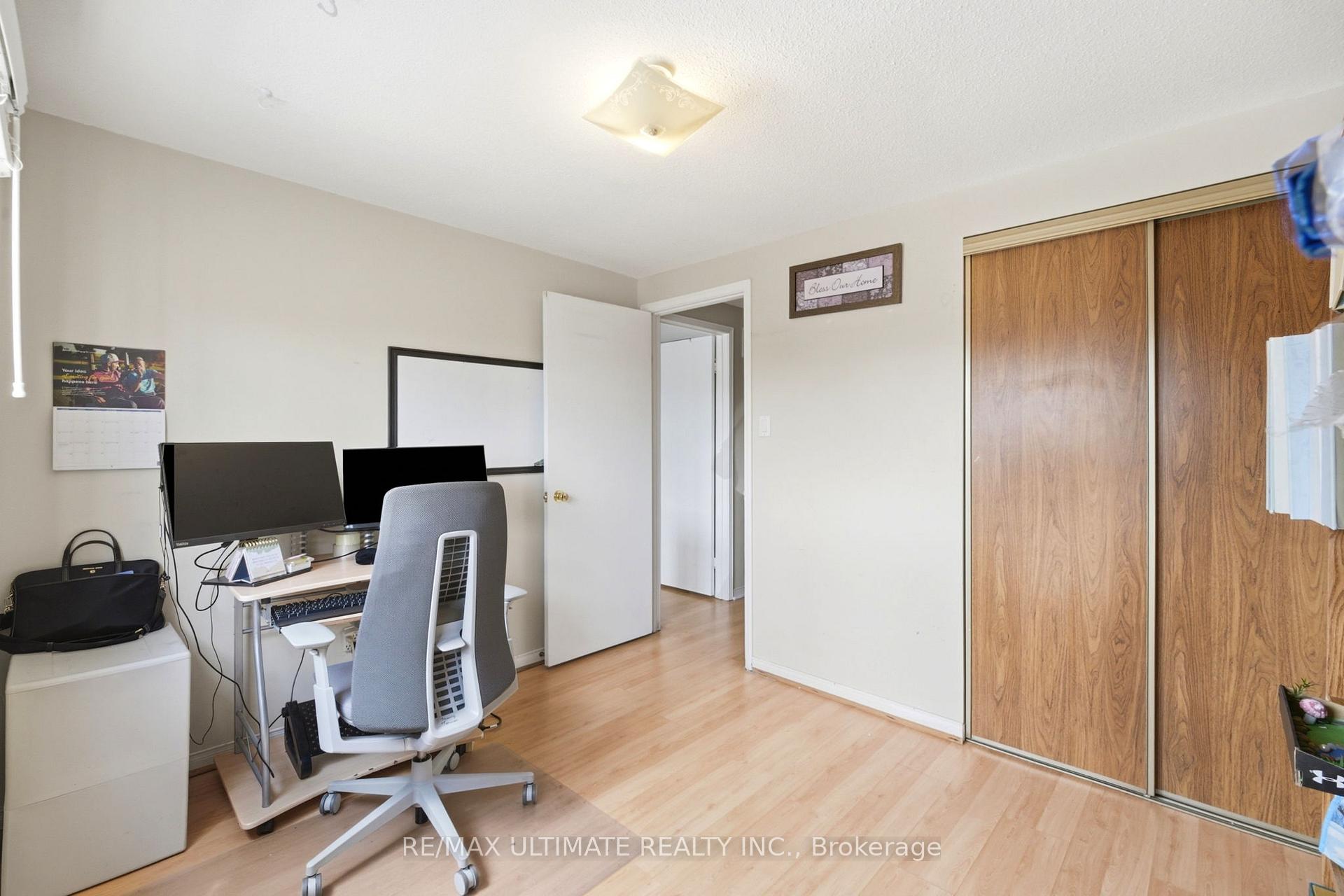 Photo 18 of 37 Cathy Jean Crescent, Etobicoke, Mount Olive-Silverstone-Jamestown — HOMEH