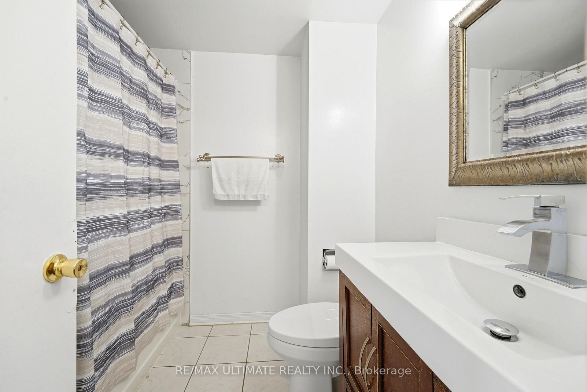 Photo 20 of 37 Cathy Jean Crescent, Etobicoke, Mount Olive-Silverstone-Jamestown — HOMEH