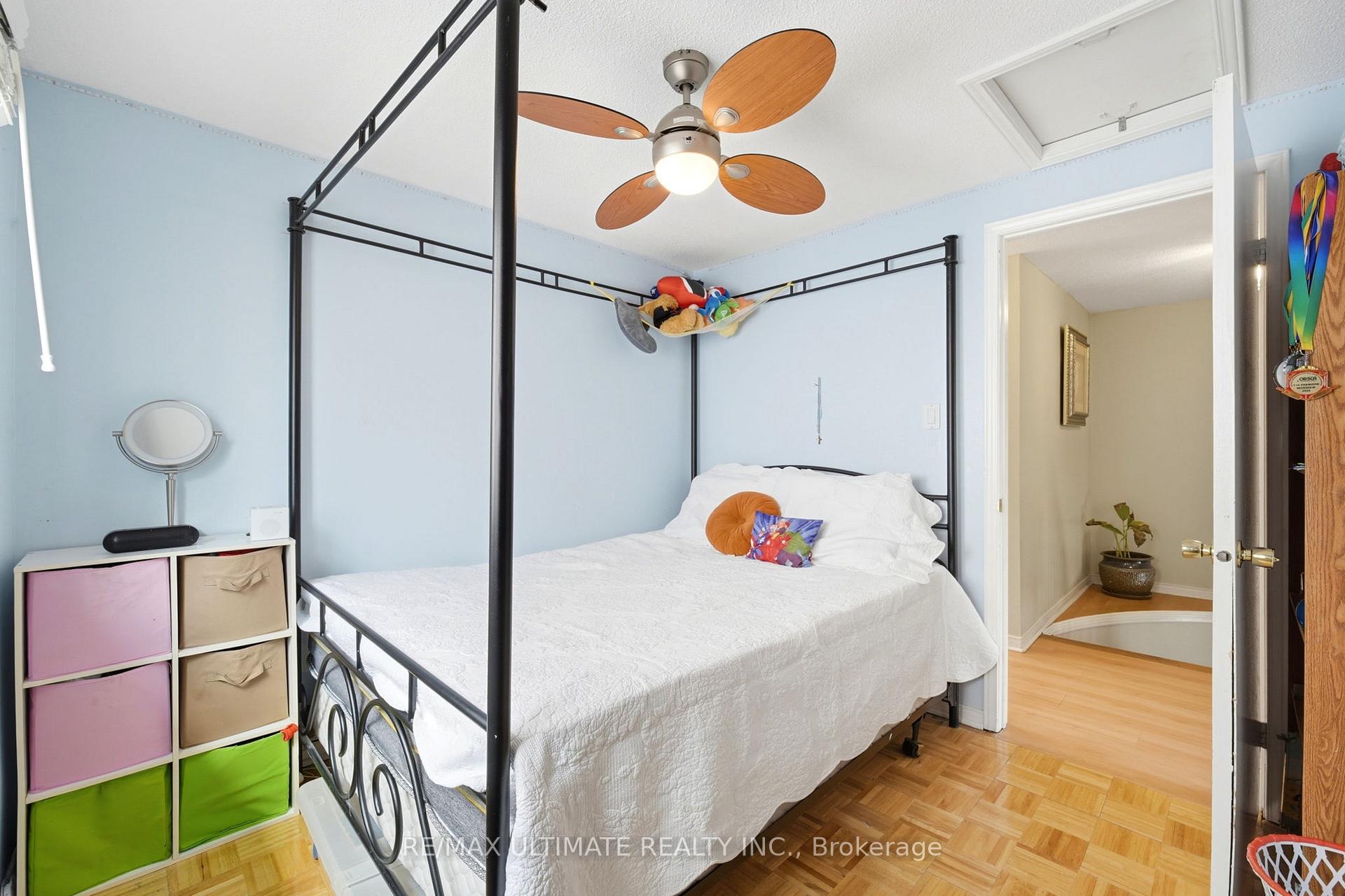 Photo 22 of 37 Cathy Jean Crescent, Etobicoke, Mount Olive-Silverstone-Jamestown — HOMEH