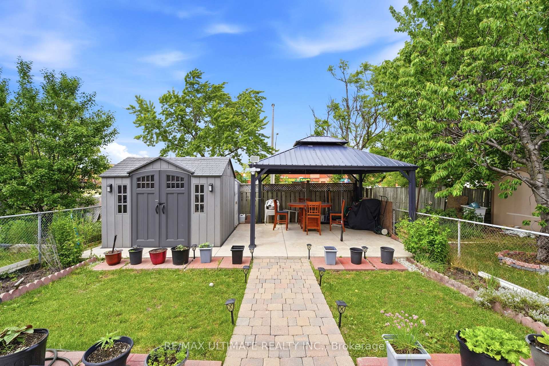 Photo 23 of 37 Cathy Jean Crescent, Etobicoke, Mount Olive-Silverstone-Jamestown — HOMEH