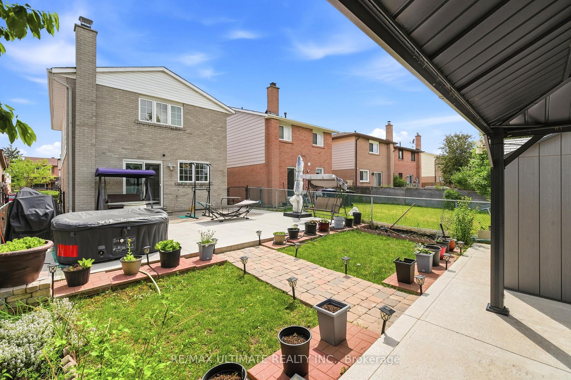 Photo 24 of 37 Cathy Jean Crescent, Etobicoke, Mount Olive-Silverstone-Jamestown — HOMEH