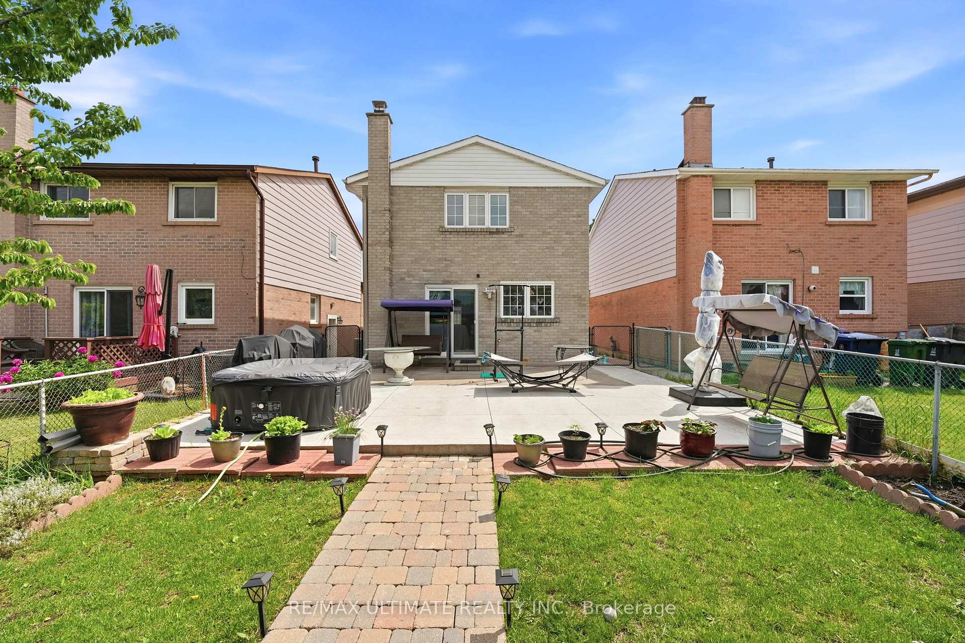 Photo 26 of 37 Cathy Jean Crescent, Etobicoke, Mount Olive-Silverstone-Jamestown — HOMEH