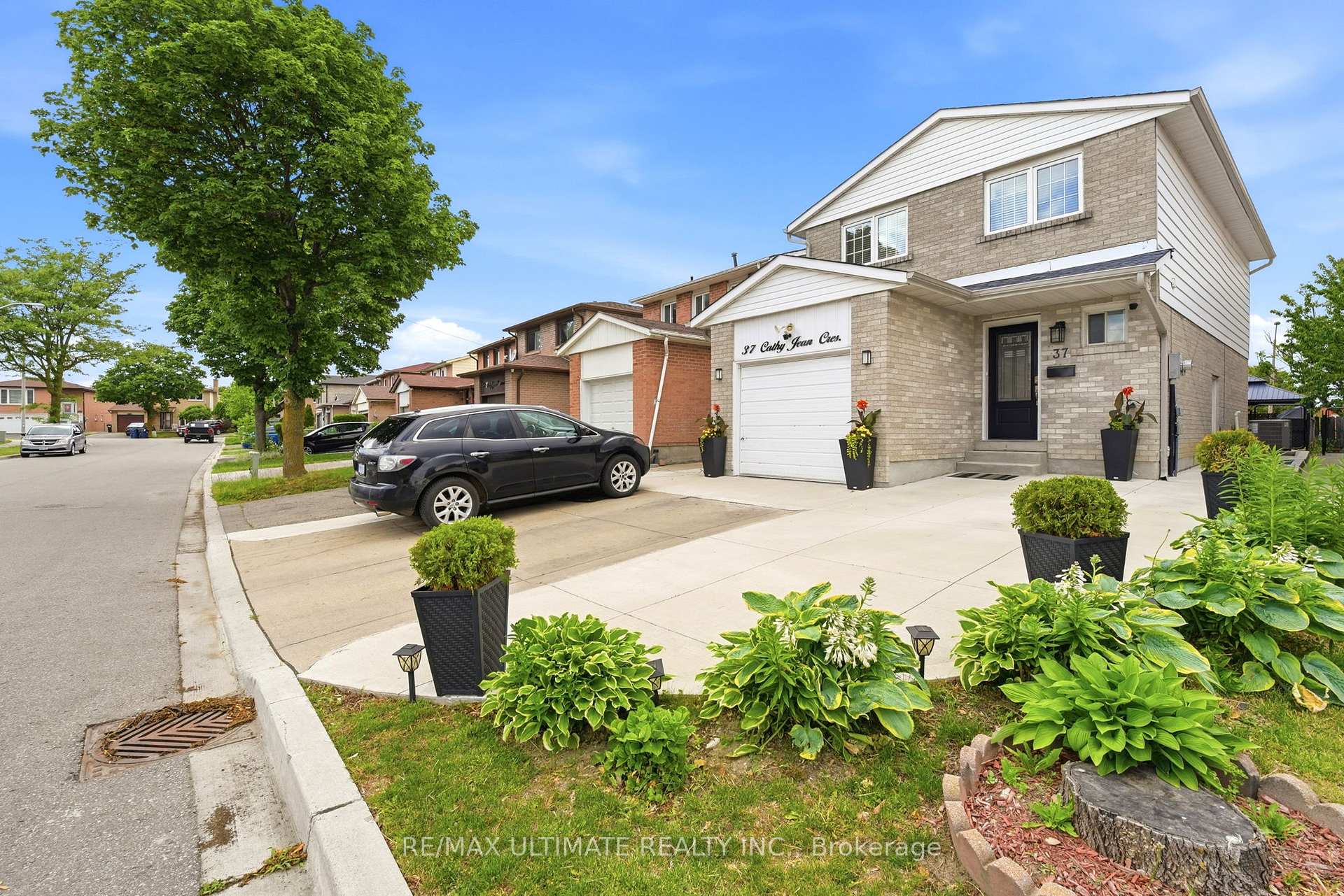 Photo 27 of 37 Cathy Jean Crescent, Etobicoke, Mount Olive-Silverstone-Jamestown — HOMEH