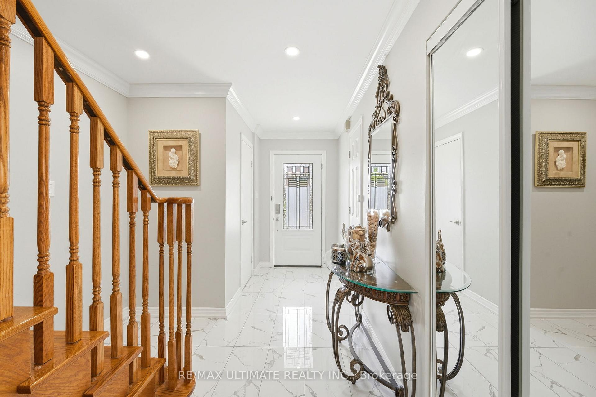 Photo 28 of 37 Cathy Jean Crescent, Etobicoke, Mount Olive-Silverstone-Jamestown — HOMEH