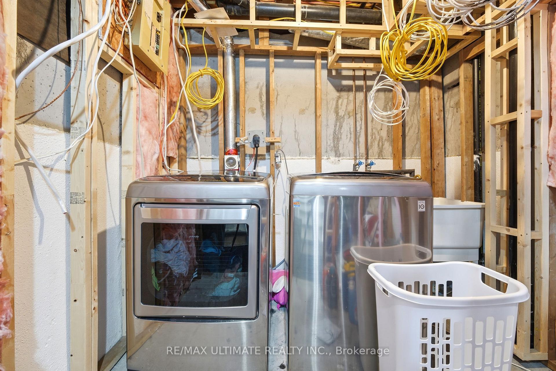 Photo 31 of 37 Cathy Jean Crescent, Etobicoke, Mount Olive-Silverstone-Jamestown — HOMEH