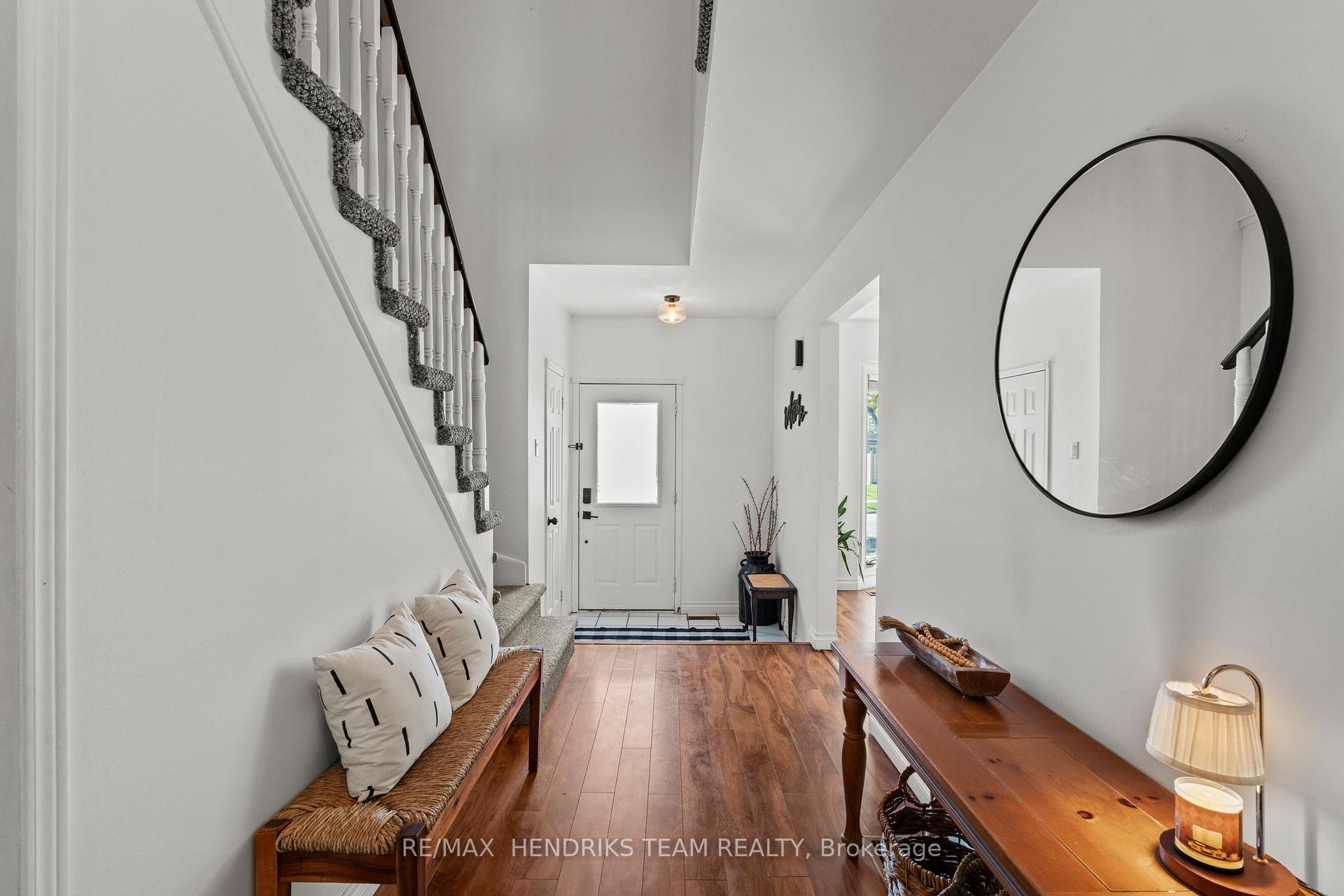 Photo 6 of 5 Harbour Drive, Hamilton, Lakeshore — HOMEH