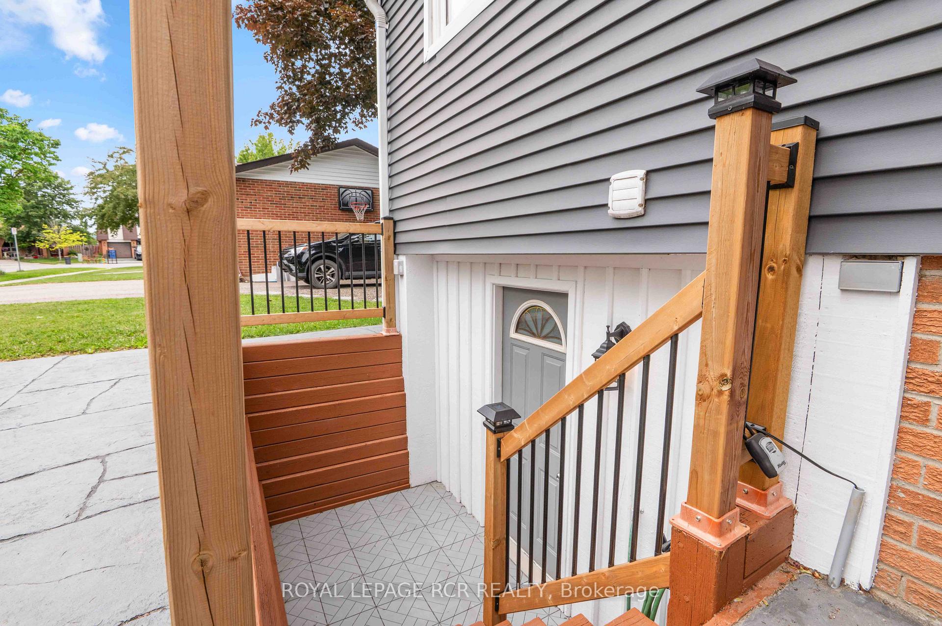 Photo 3 of 94 Morgandale Crescent, Orangeville — HOMEH