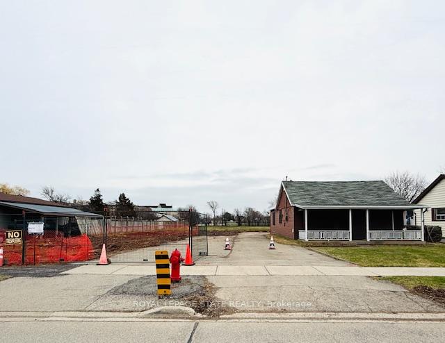 Photo 4 of 146 Green Road, Hamilton, Stoney Creek — HOMEH