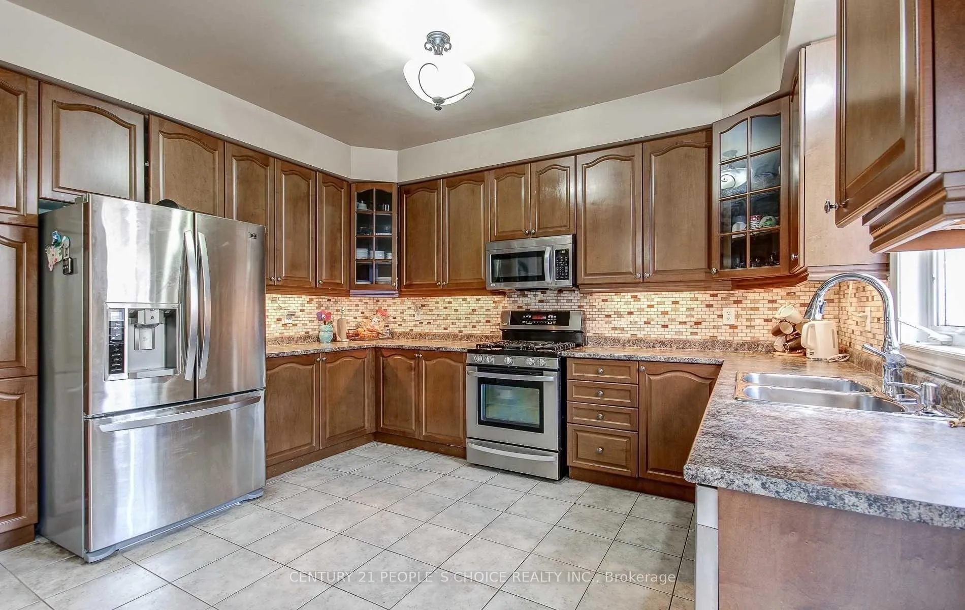 Photo 5 of Unit Upper, 3 Seastar Road, Brampton, Bram West — HOMEH