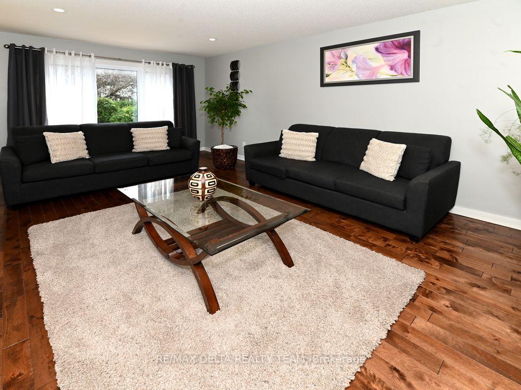 Photo 4 of Unit 28, 6159 Heritage Park Crescent, Ottawa, Chapel Hill — HOMEH
