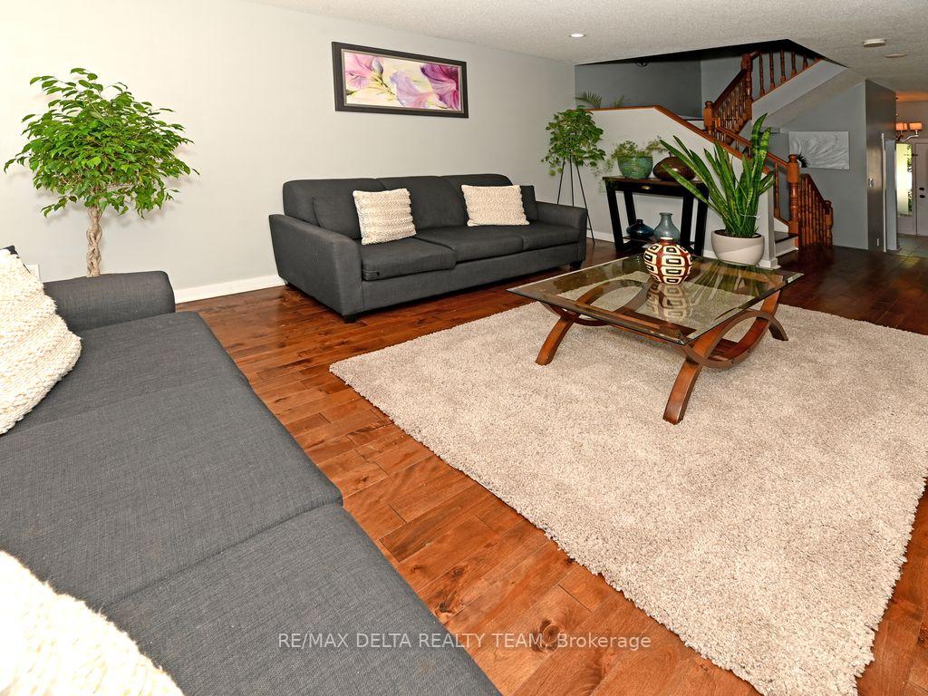 Photo 5 of Unit 28, 6159 Heritage Park Crescent, Ottawa, Chapel Hill — HOMEH