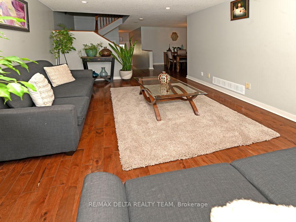 Photo 6 of Unit 28, 6159 Heritage Park Crescent, Ottawa, Chapel Hill — HOMEH